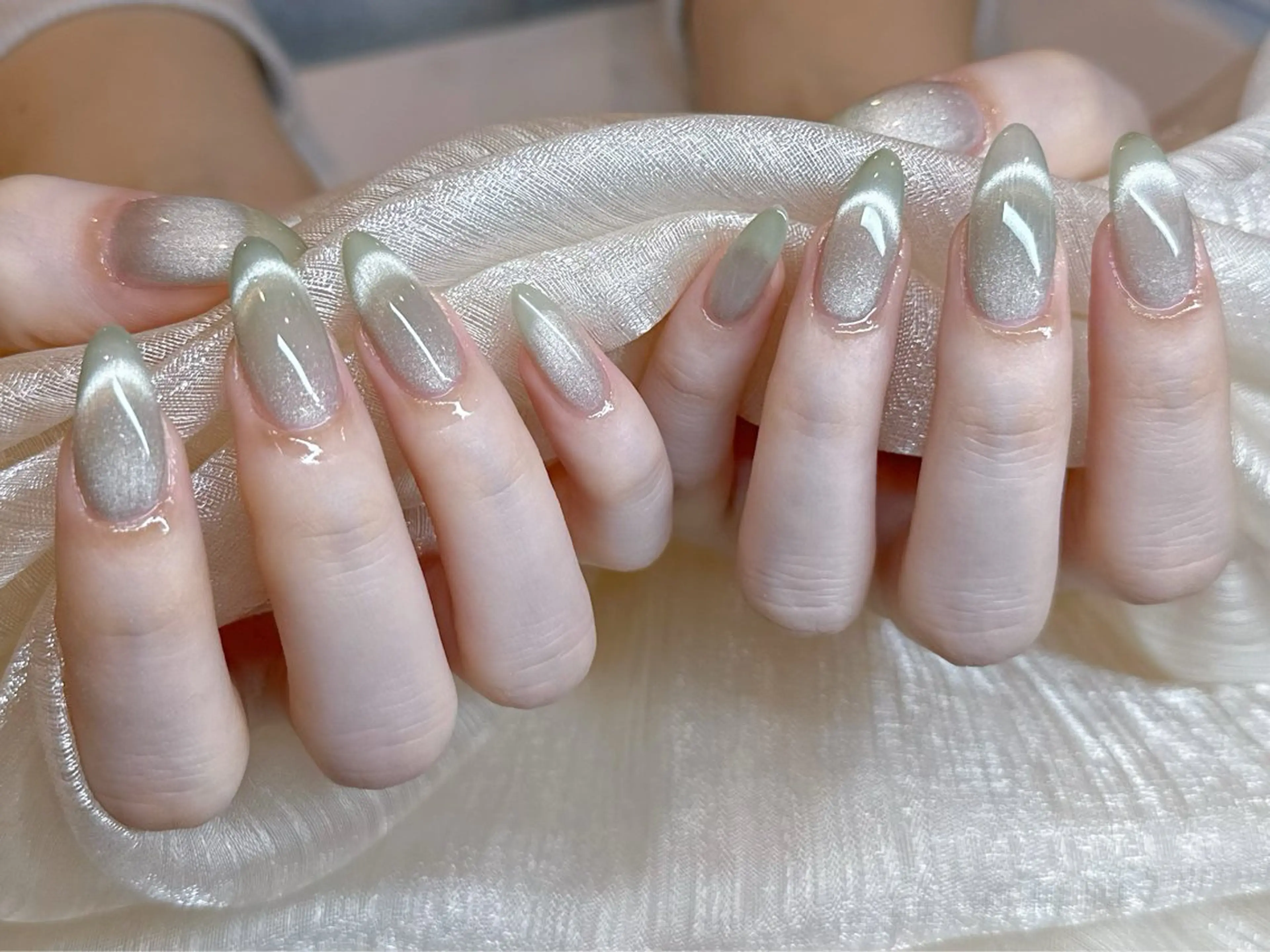 ネイル アートネイル キラキラネイル 韓国ネイル 水色 ロングネイル ハンドネイル ハンドケア NailDemure 【銀座店】のネイルデザイン