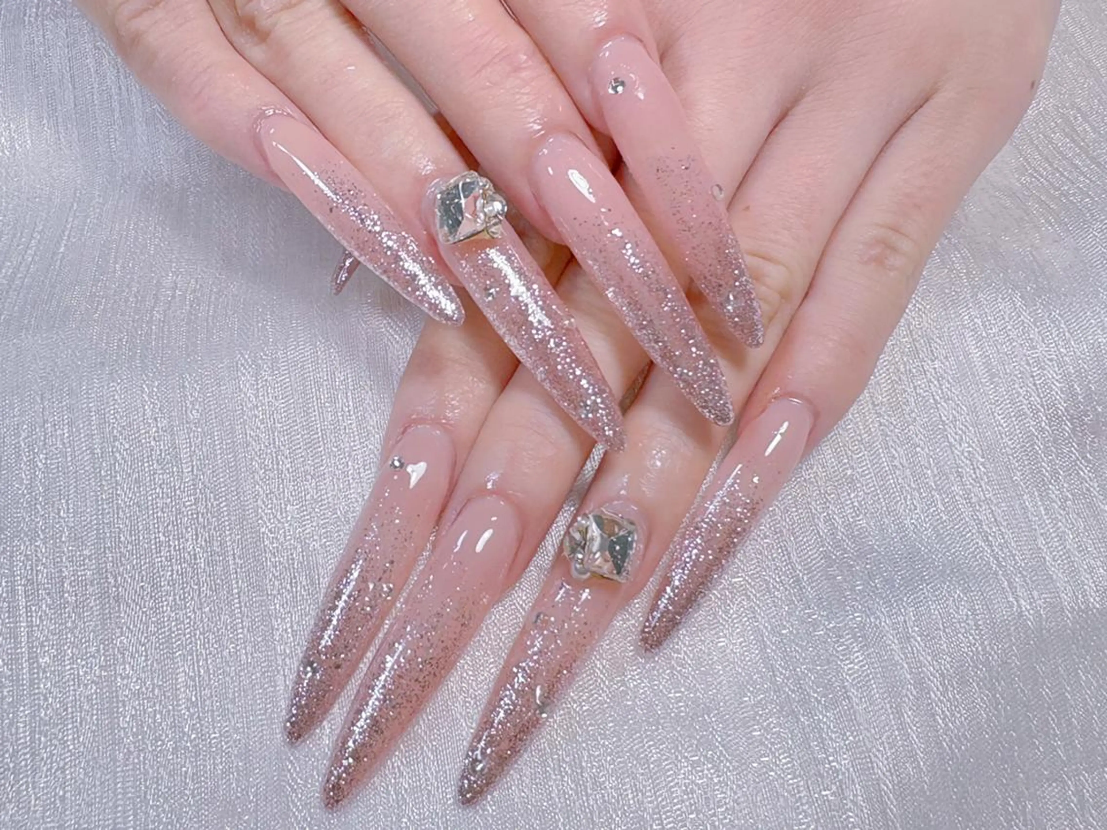 ネイル ハンドネイル 🎀鈴音🎀 ワンホンネイルのネイルデザイン