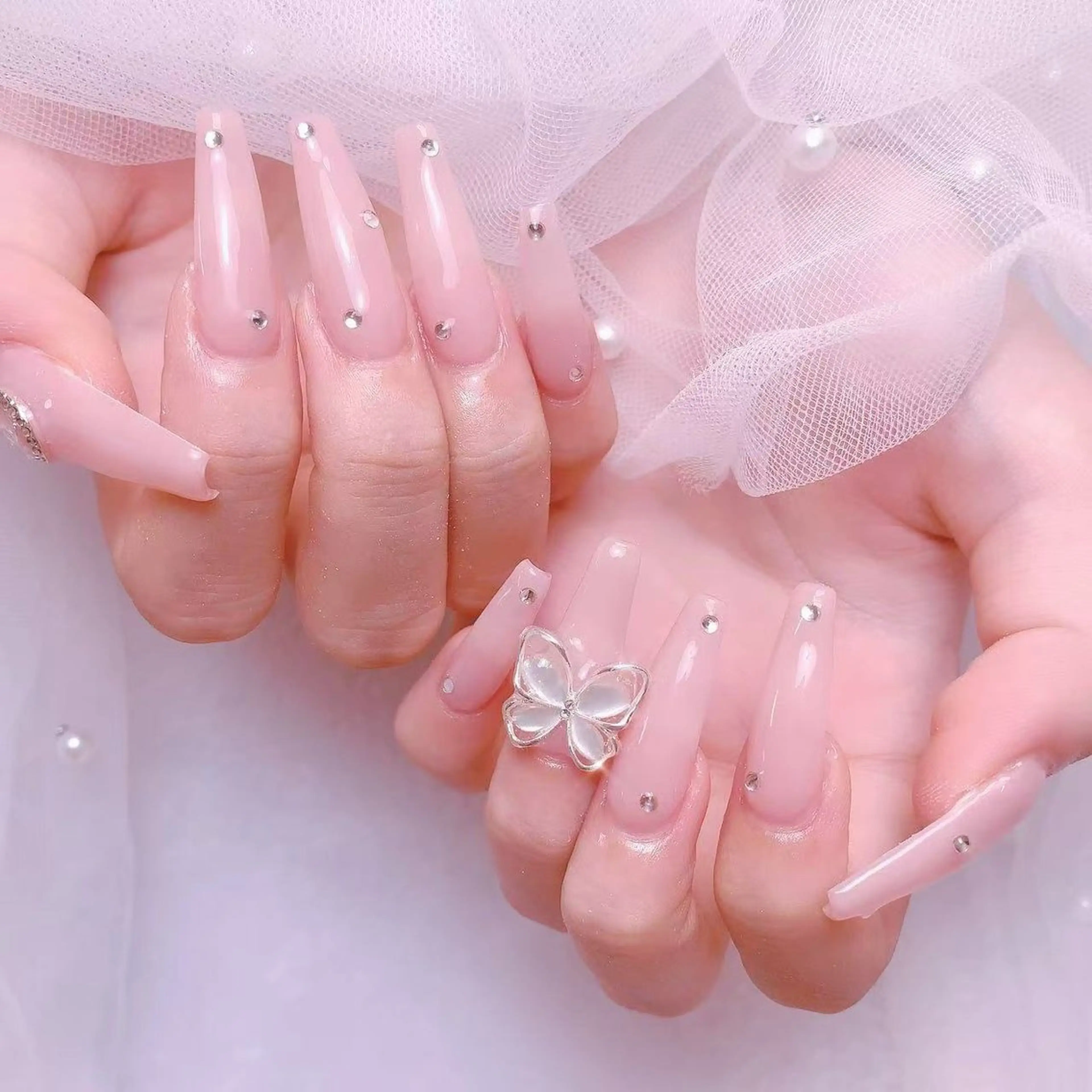 チップ長さ出し込み+韓国ネイル2本+20粒ラインストーンの写真