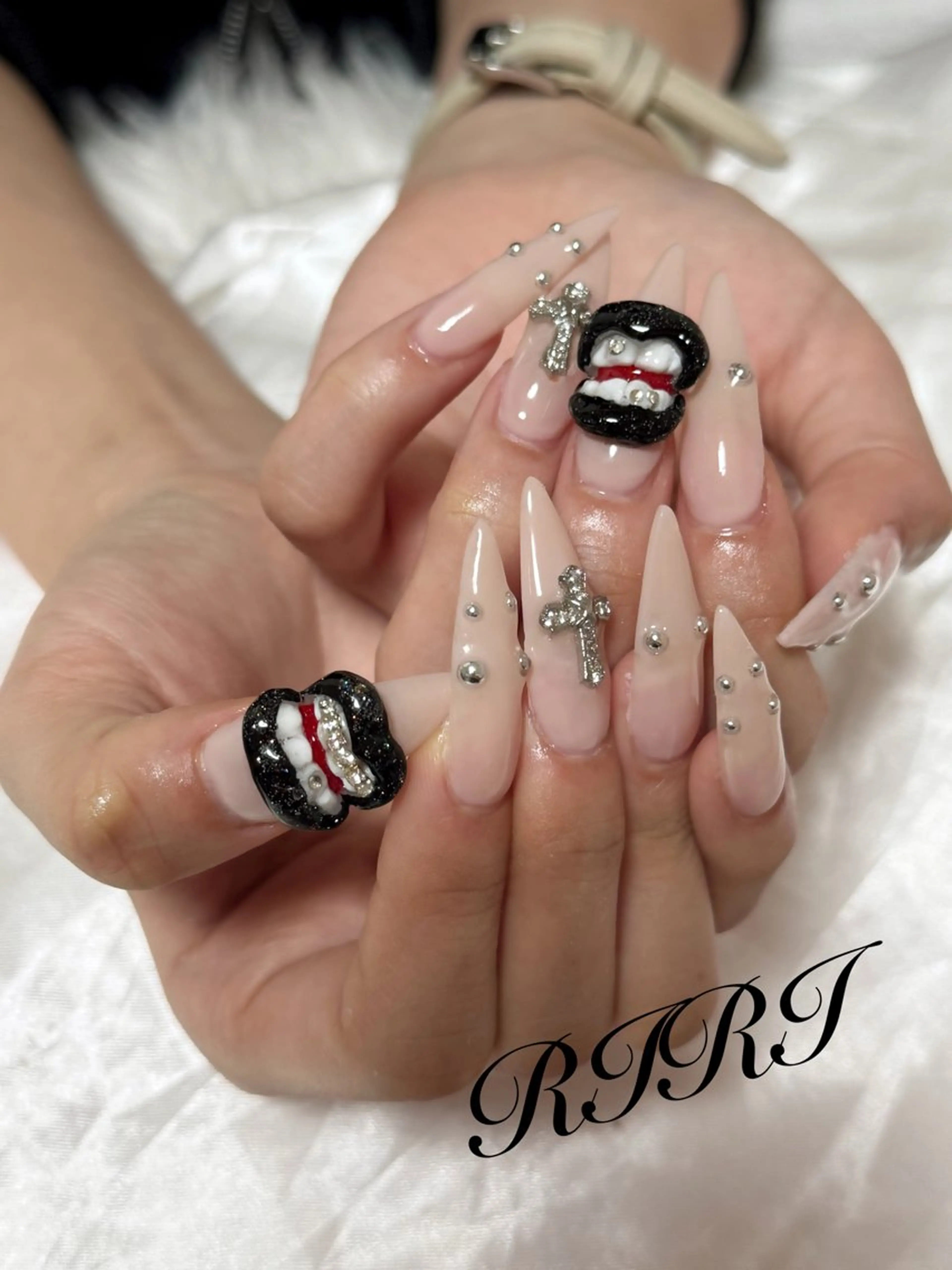 ネイル ジェルネイル ハロウィン ロングネイル スカルプネイル シンプルネイル ハンドネイル riri オーナーのネイルデザイン