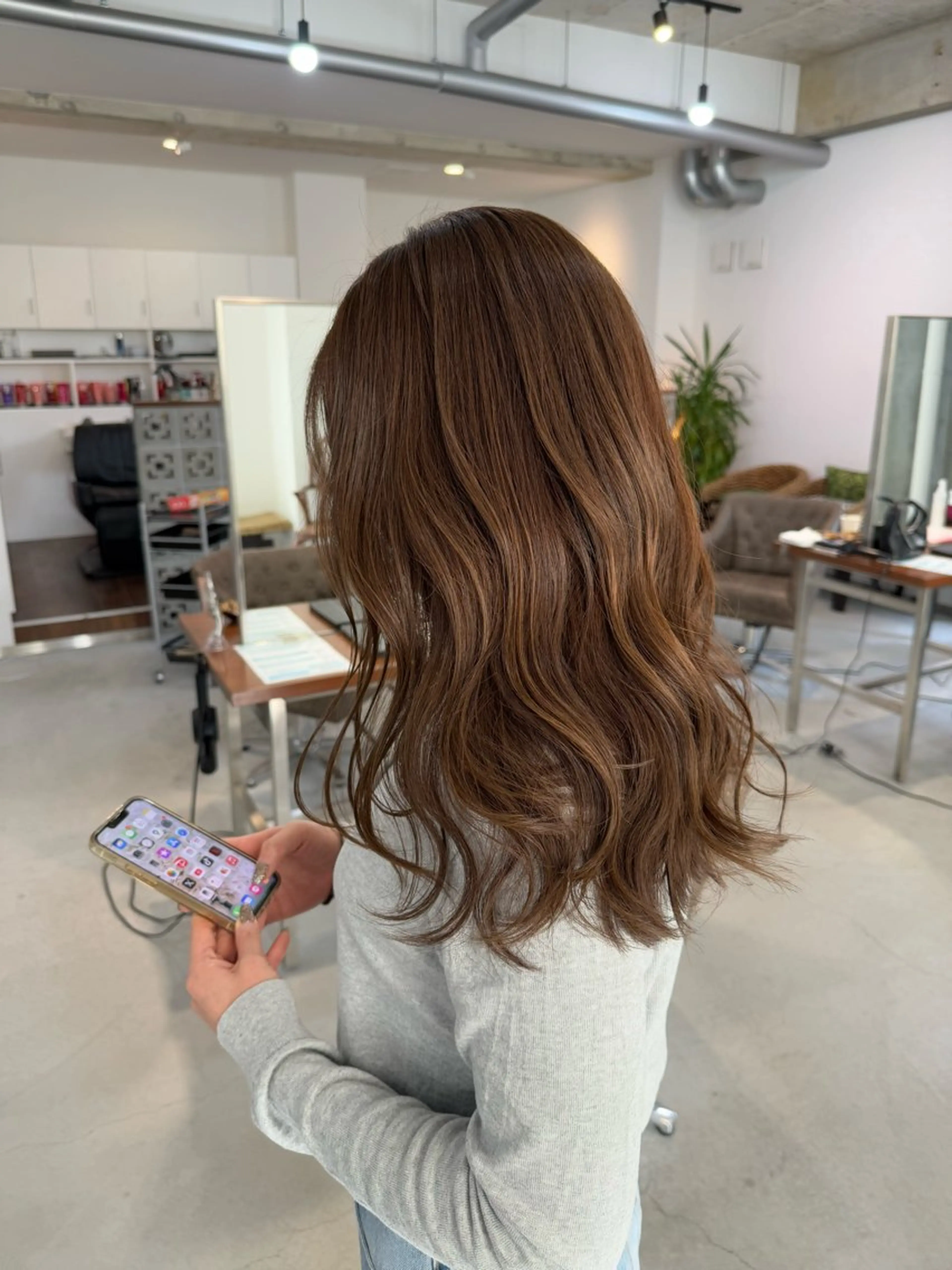 ロング カラー オリーブカラー カット ヘアカラー トリートメント カイリ /レイヤーカットのヘアスタイル