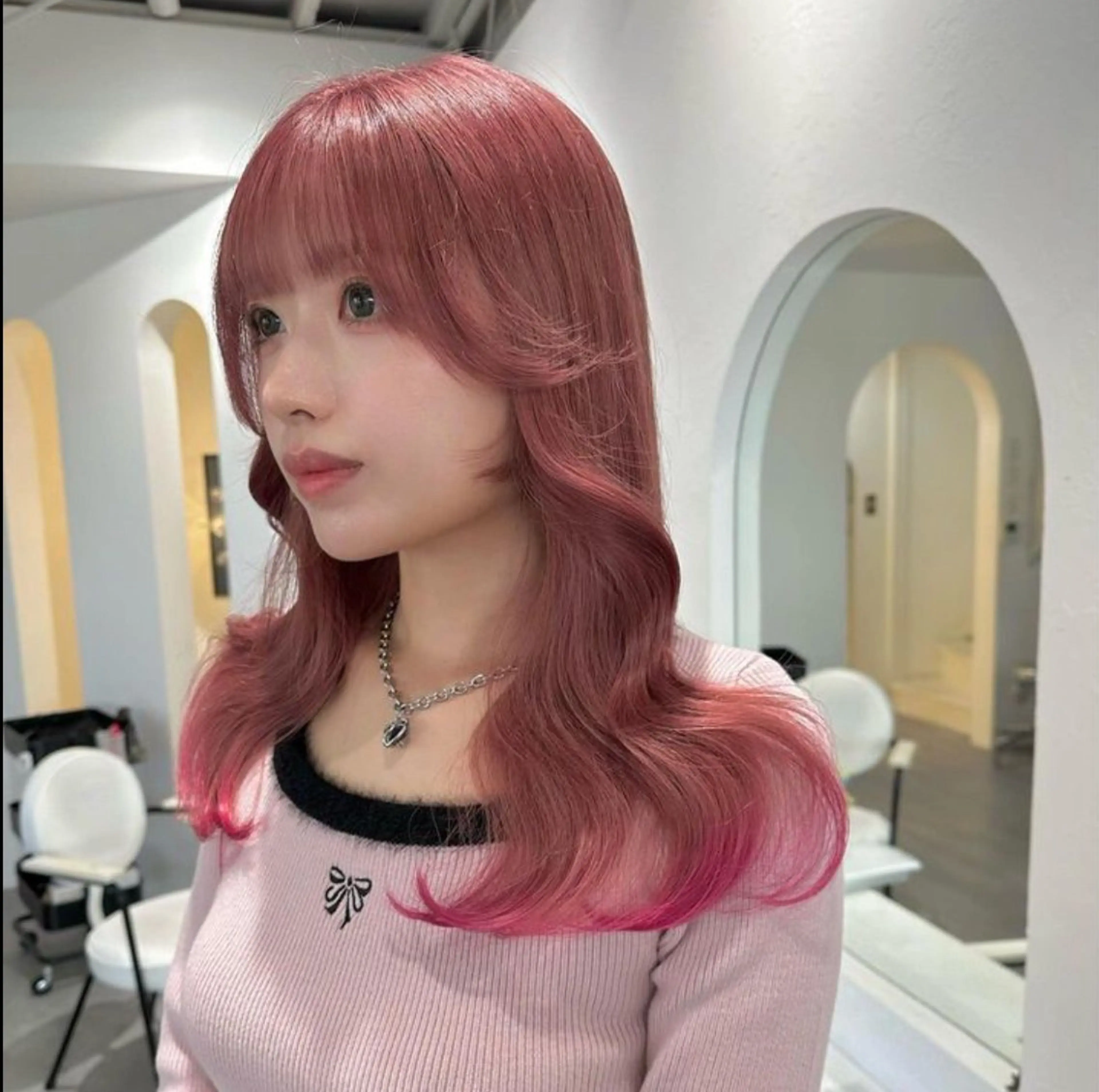 セミロング ORIKA 美容室のヘアスタイル