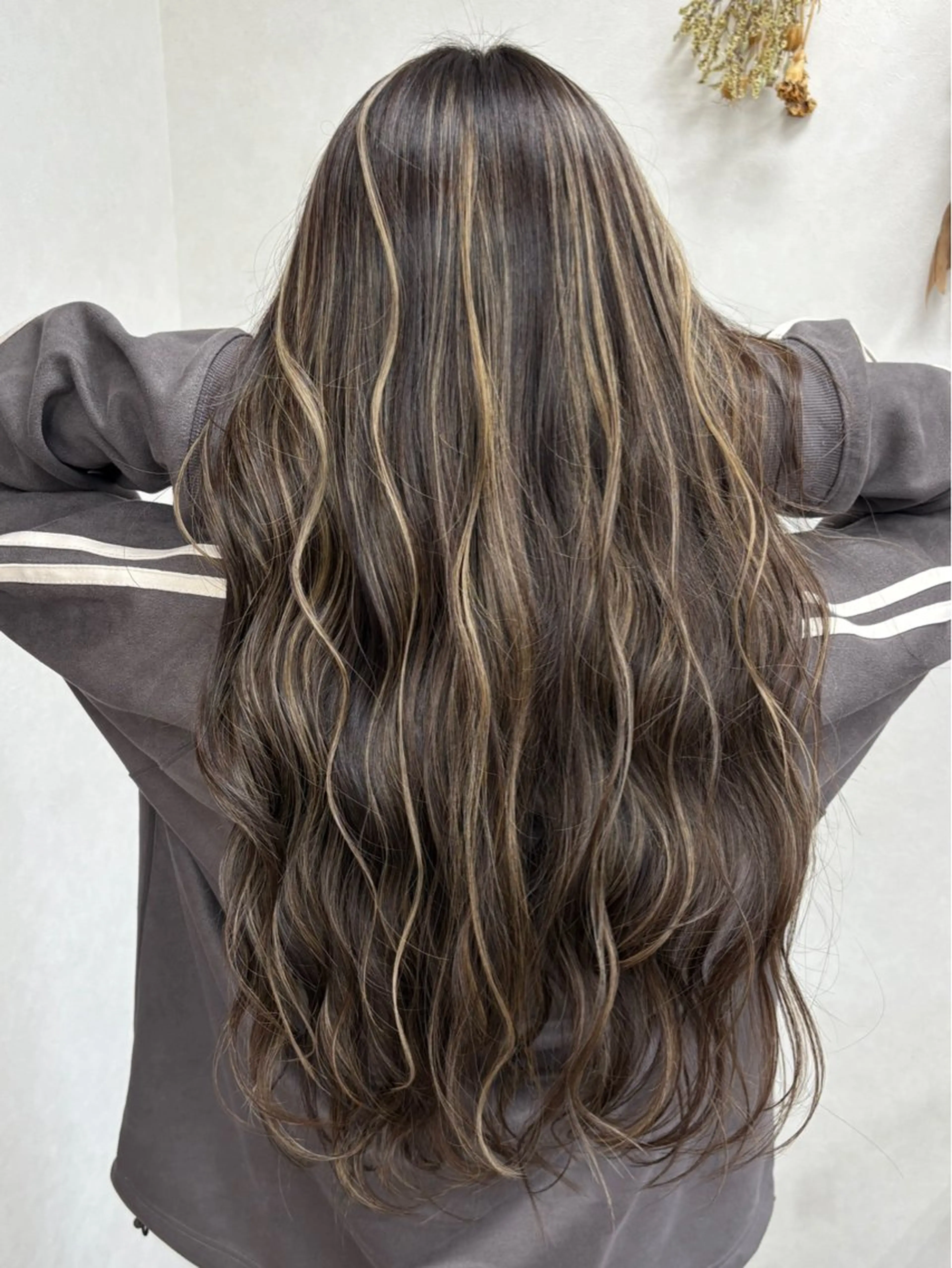 ロング カラー ハイライトカラー ハイライト ロング ヘアカラー トリートメント Ring  by Moremuu所属・issy/ハイライト ハイトーン／レイヤーのヘアスタイル