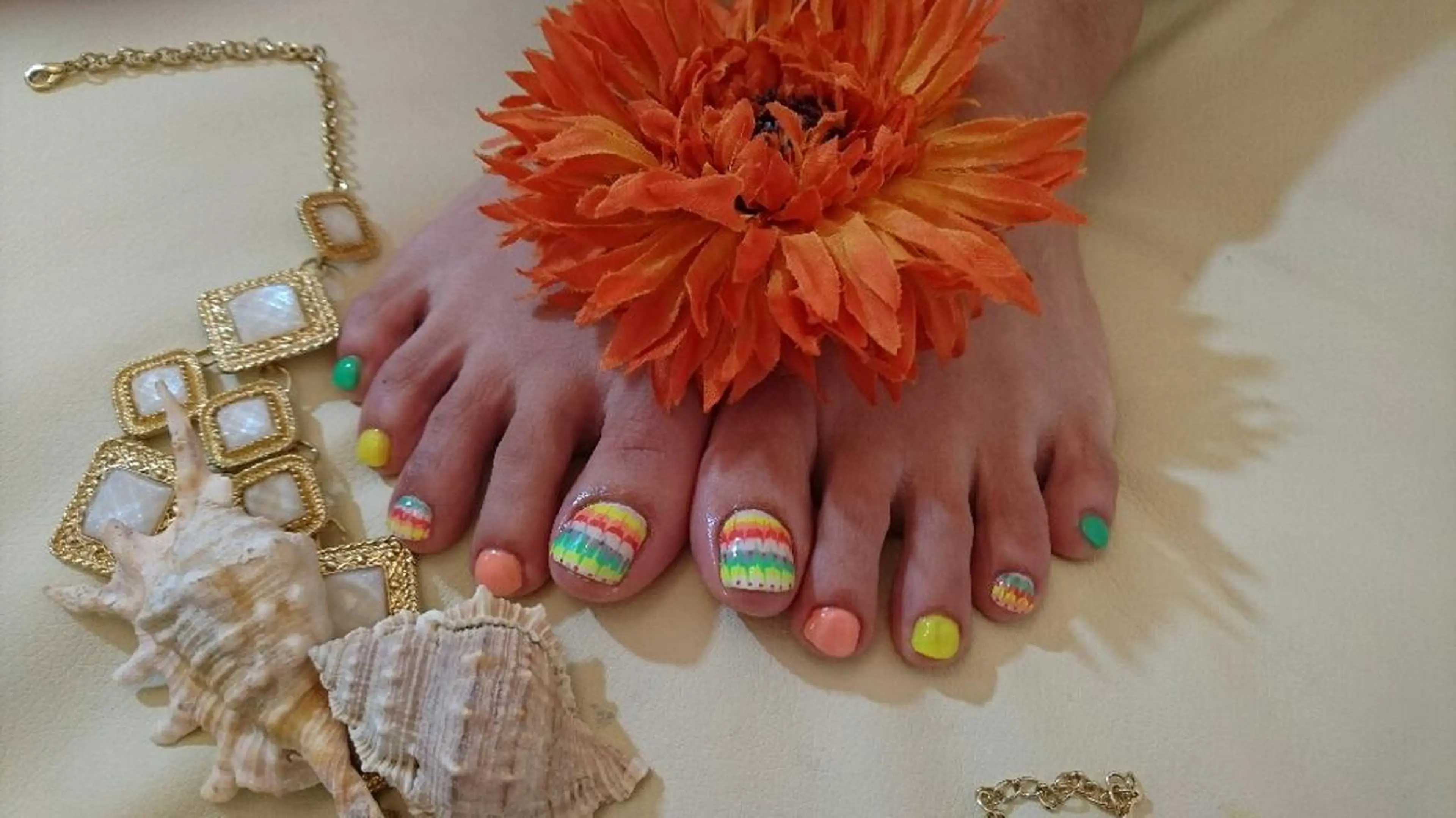 ショート ミディアム セミロング ロング カラー メンズ ネイル まつエク キッズ プライベートサロン HA♥NAのマツエク・マツパデザイン