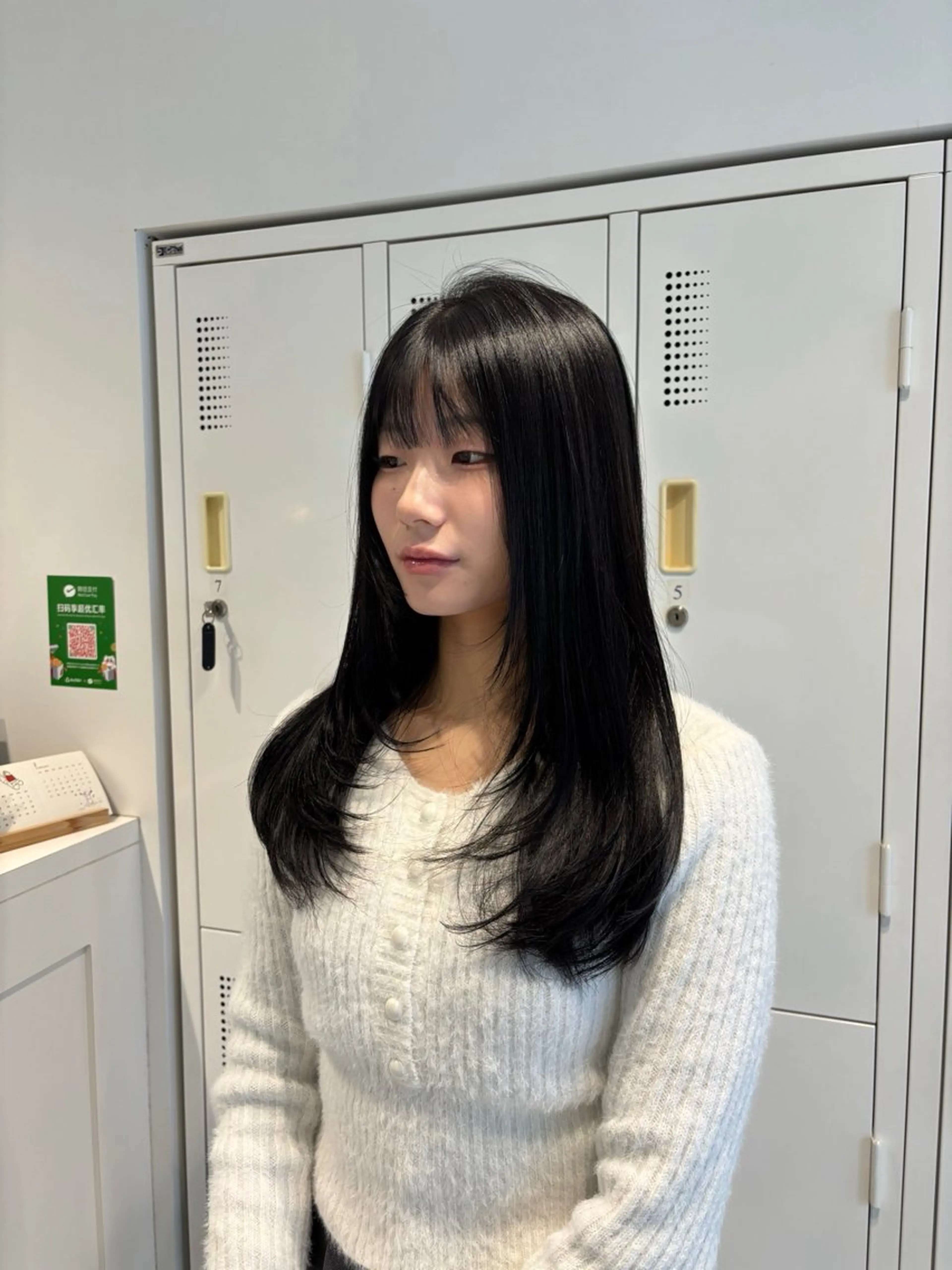 ミディアム カット 縮毛矯正／レイヤー／ 髪質改善／海月のヘアスタイル