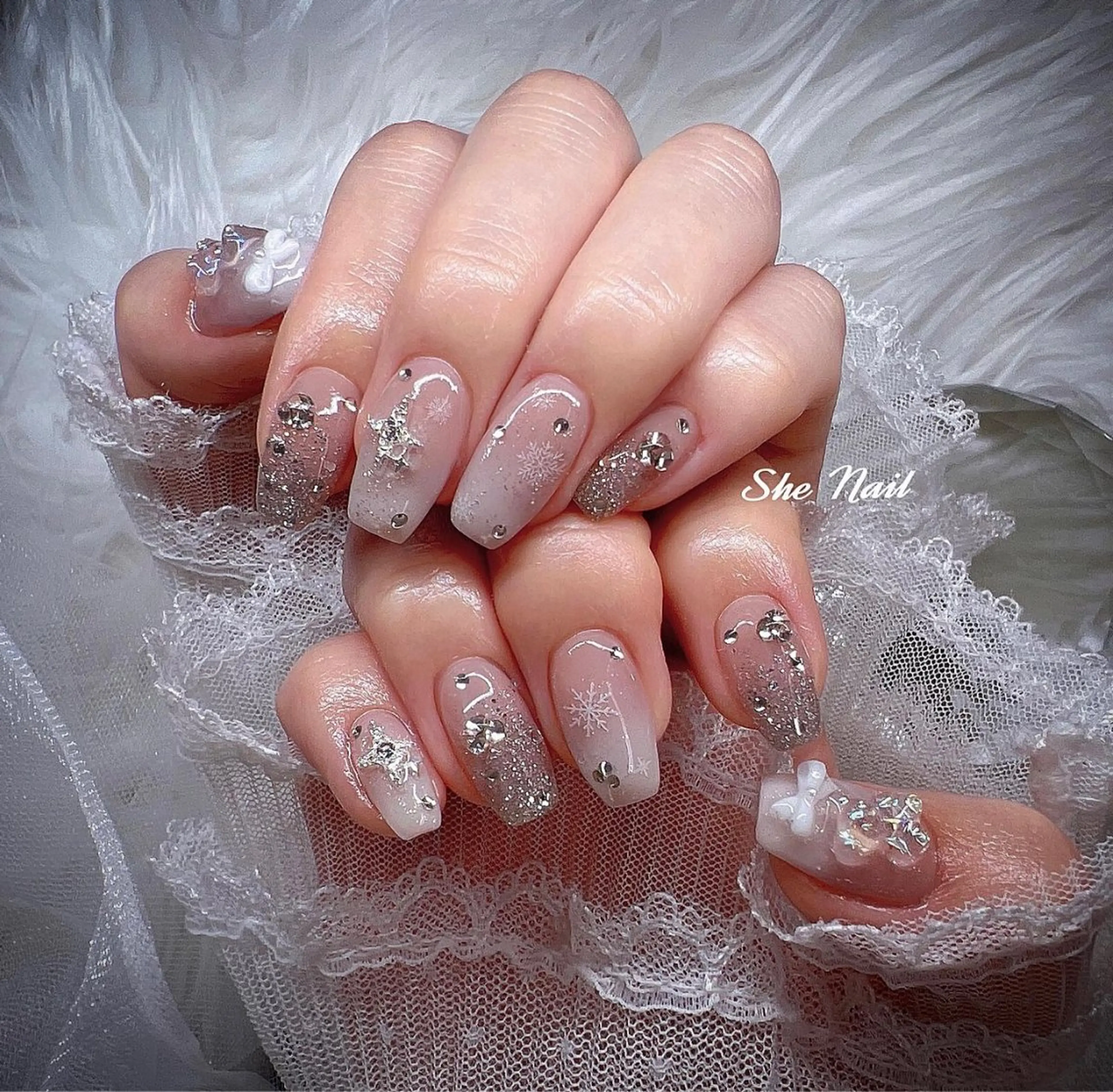 ネイル チークネイル 長さ出し フレンチネイル ガラスフレンチ キラキラネイル ハンドネイル She   Nail所属・ISA_ BELLAのネイルデザイン