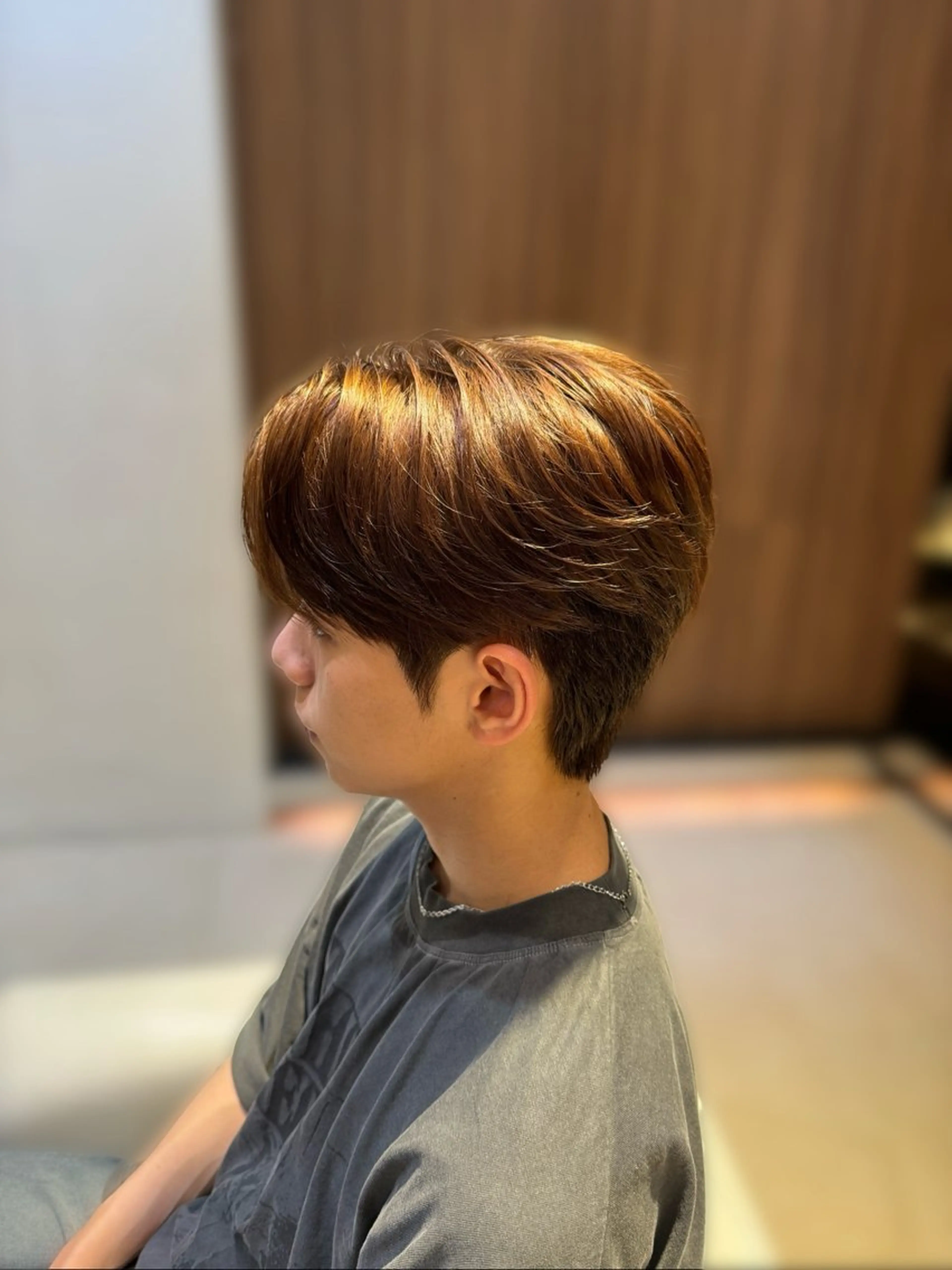 ショート カラー パーマ メンズ センターパート コンマヘア ダウンパーマ カルマパーマ メンズ韓国風 YUKI🇰🇷 カルマ／ダウンパーマのヘアスタイル