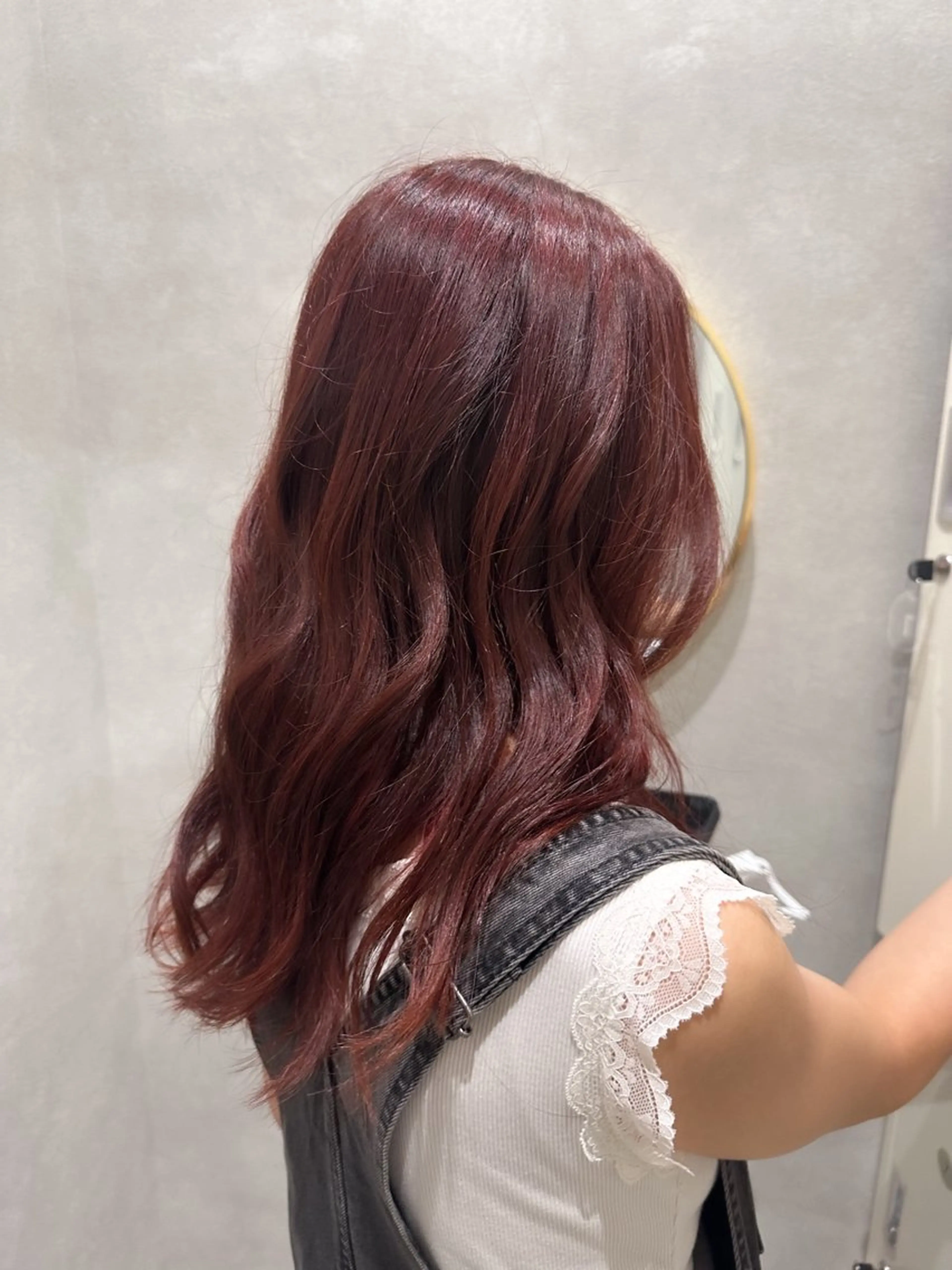 セミロング カラー レッドカラー 小寺 唯希のヘアスタイル