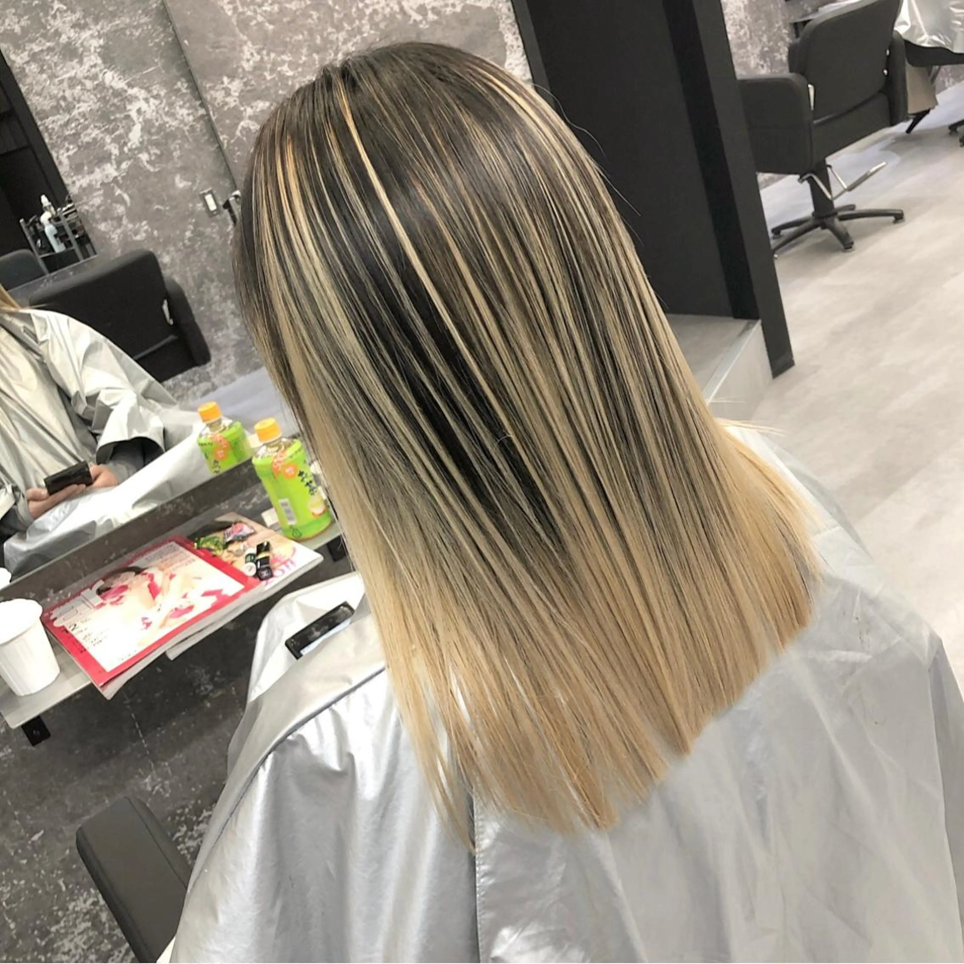 ミディアム カラー ヘアアレンジ ショートボブ シールエクステ バレイヤージュ ブリーチ デザインカラー アンドウ ユウ/ レイヤーカット/韓国のヘアスタイル