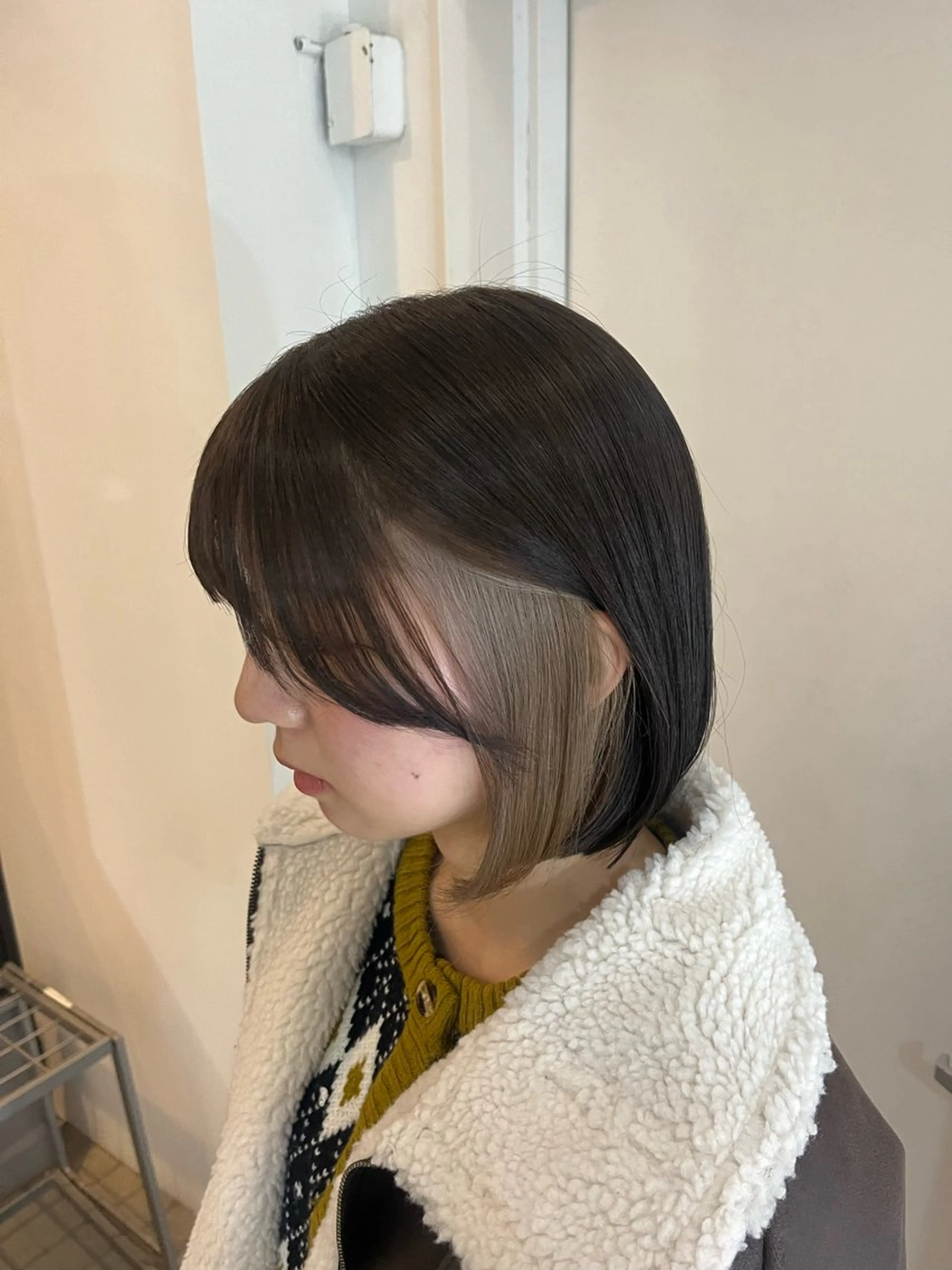 ショート カラー ベージュカラー ホワイトベージュ ヘアカラー トリートメント 光本 杏のヘアスタイル