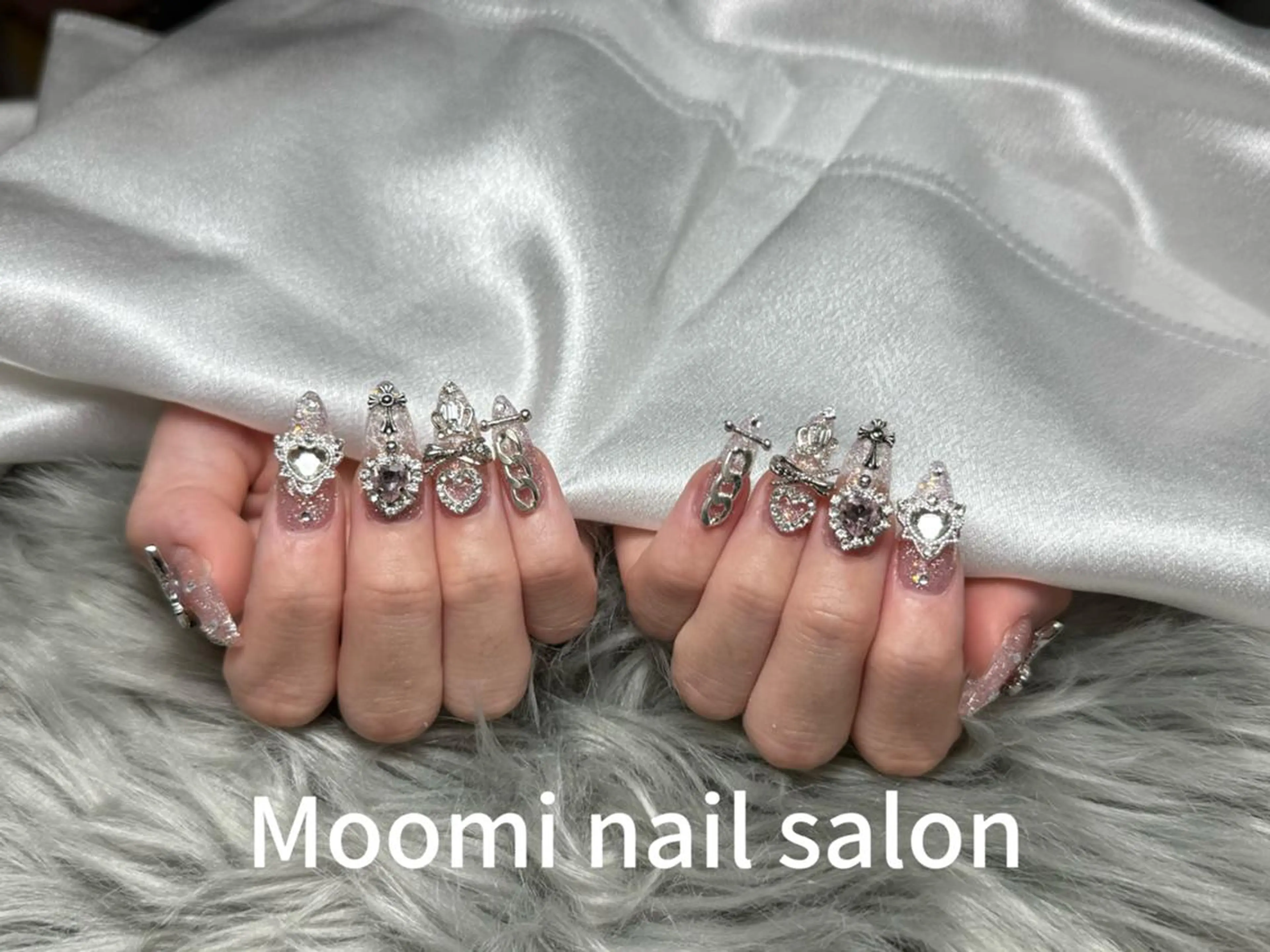 ミディアム 韓国風ヘア ハンドネイル Moomi nail salonのネイルデザイン