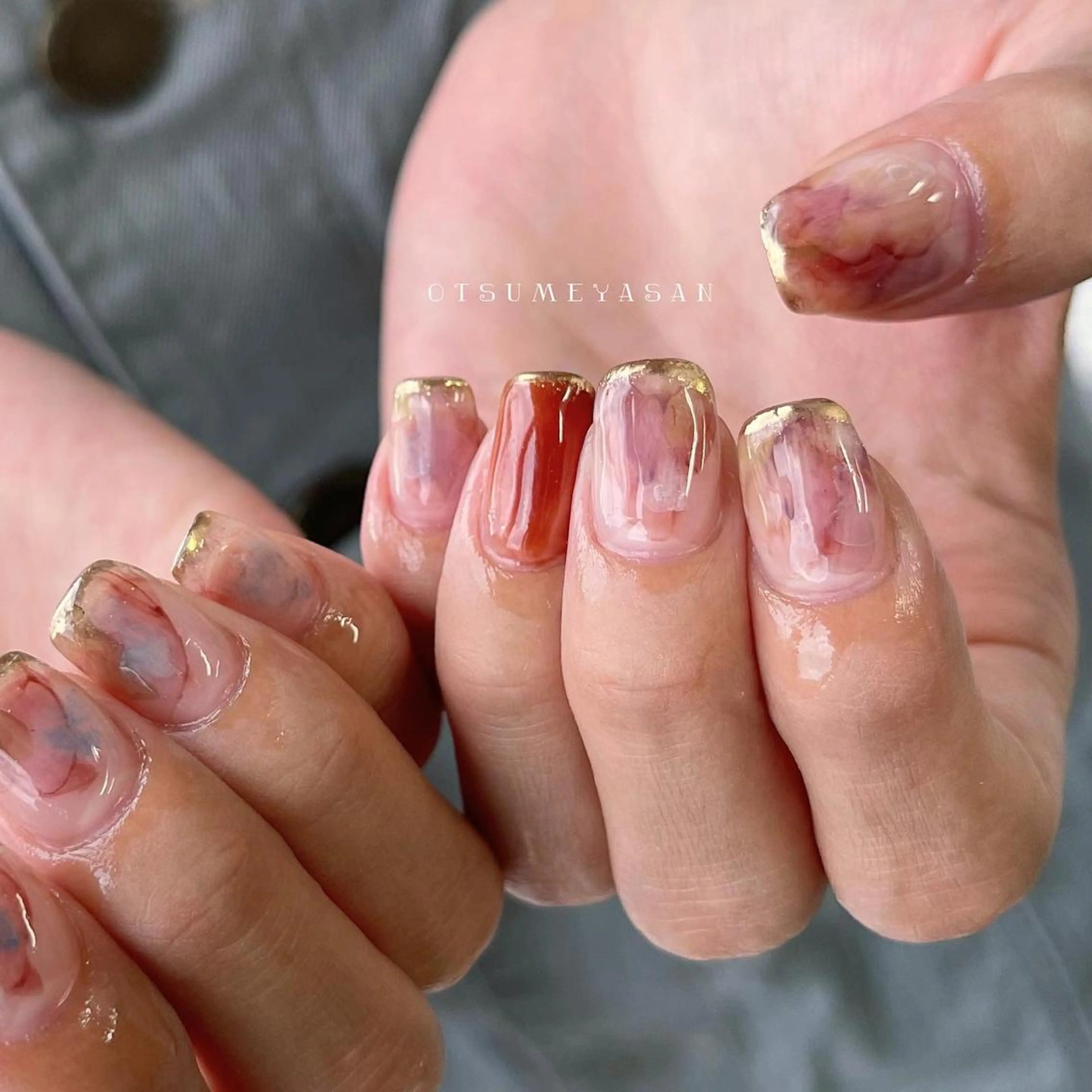 ネイル オーロラネイル ゴールド 韓国ネイル ラメ(グリッター) ニュアンスネイル otsumeyasan所属・わたなべ ちかのネイルデザイン