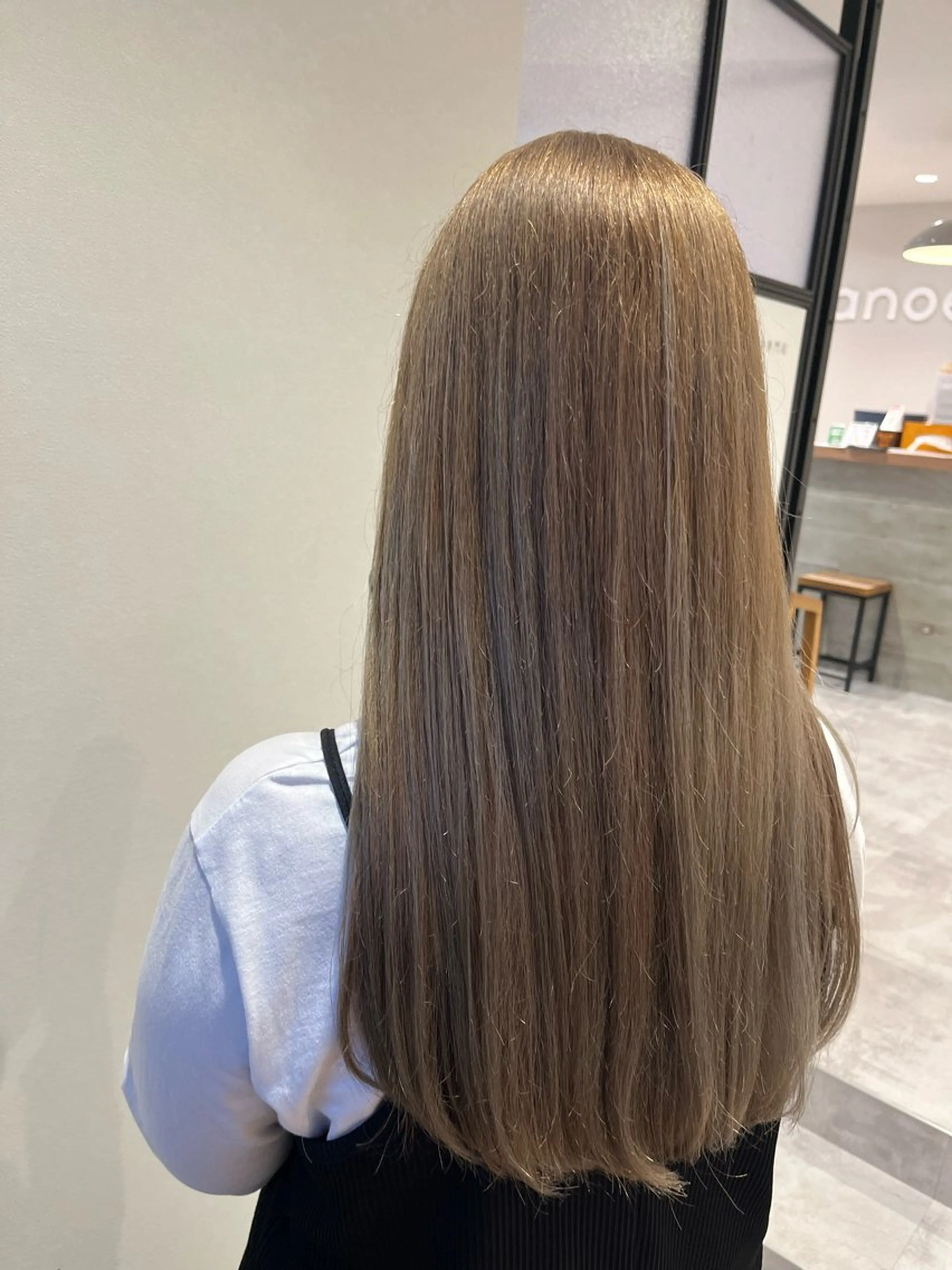 ロング ヘアカラー トリートメント 伊津 綾理彩のヘアスタイル