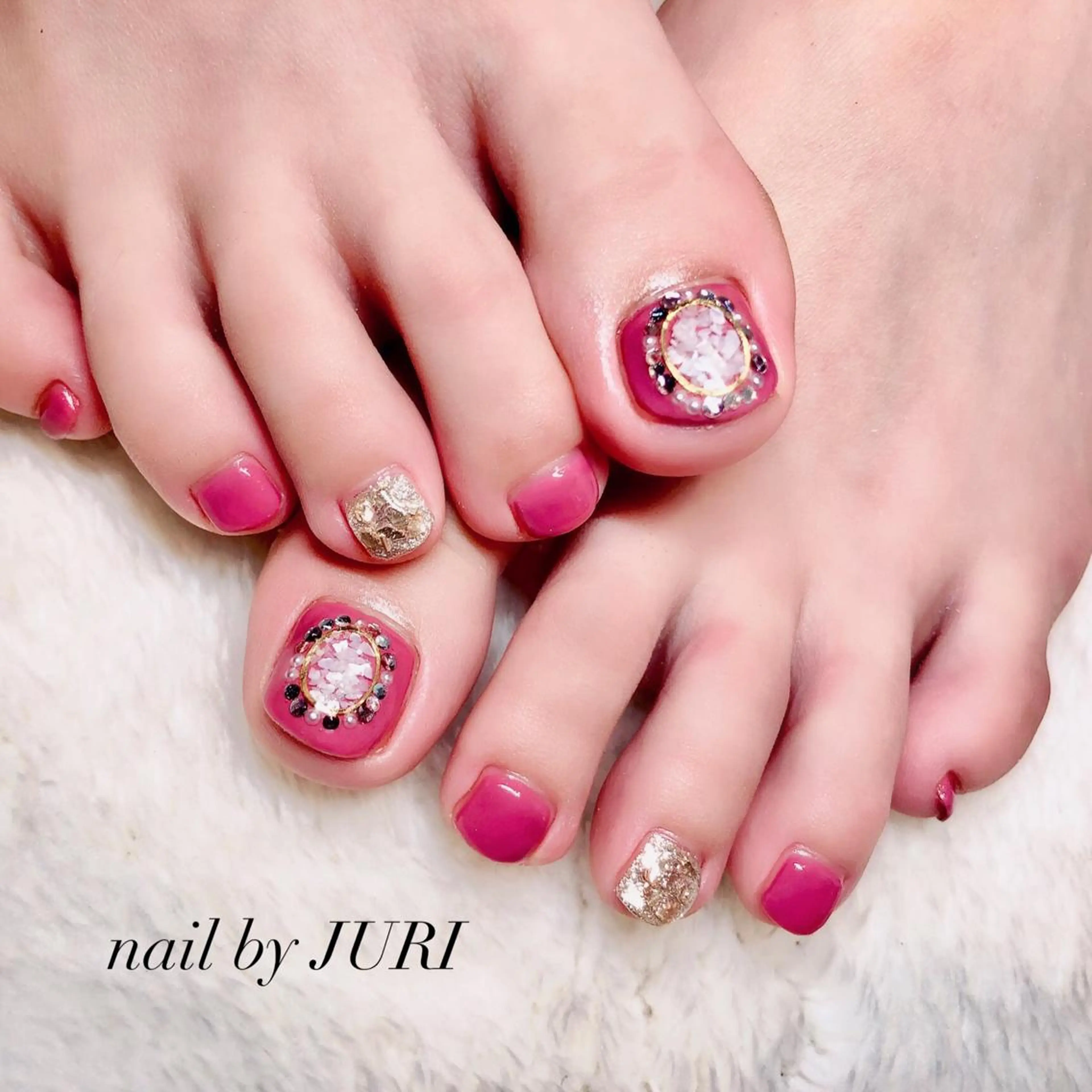 ネイル フットネイル フレンチネイル ジェルネイル ラメ(グリッター) ラメグラデーション NEO Beauty Salon所属・𝐍𝐄𝐎 𝐉𝐔𝐑𝐈のネイルデザイン