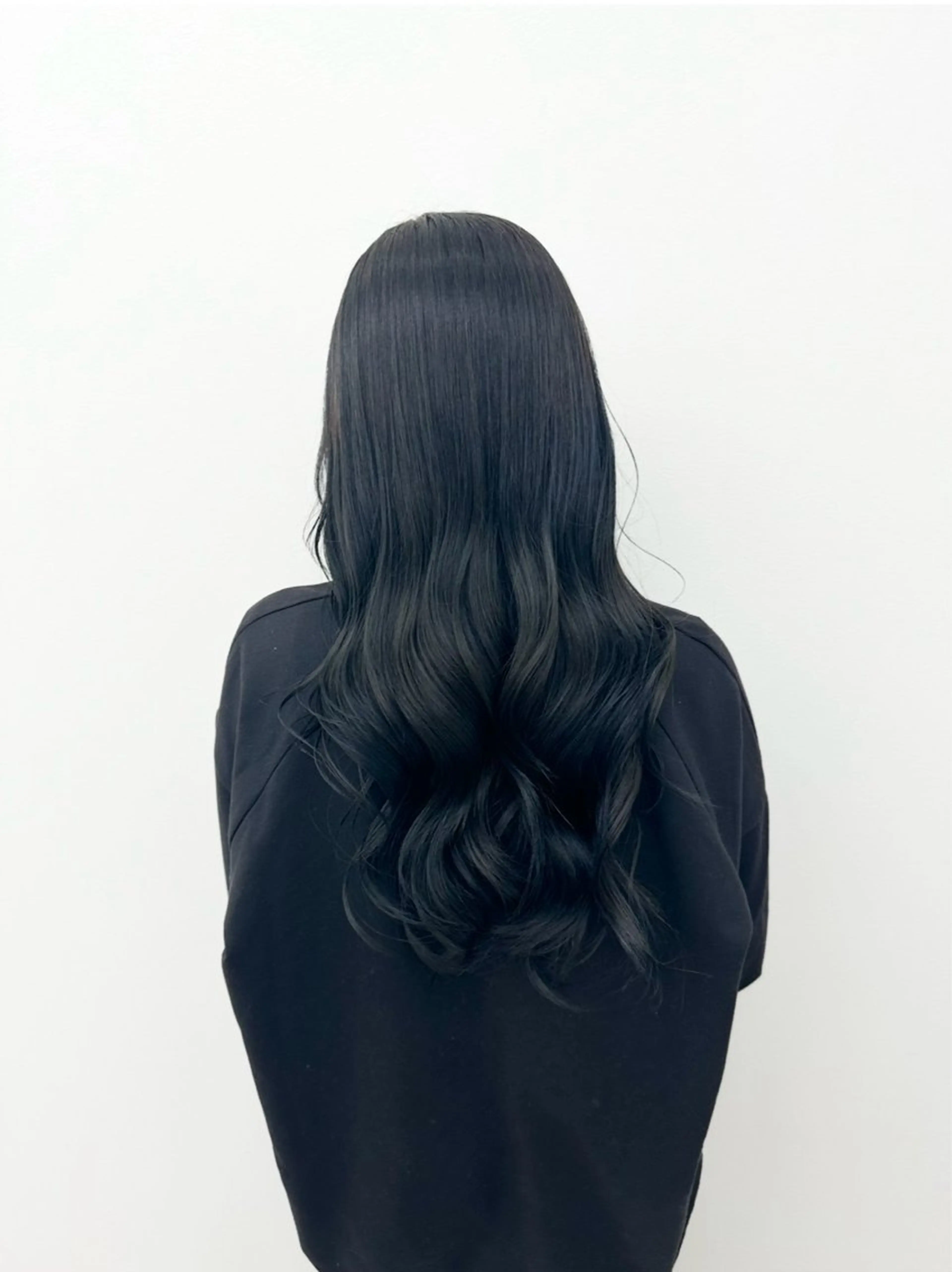 ロング カラー 黒髪 透明感カラー ネイビーカラー 相田 絢音のヘアスタイル