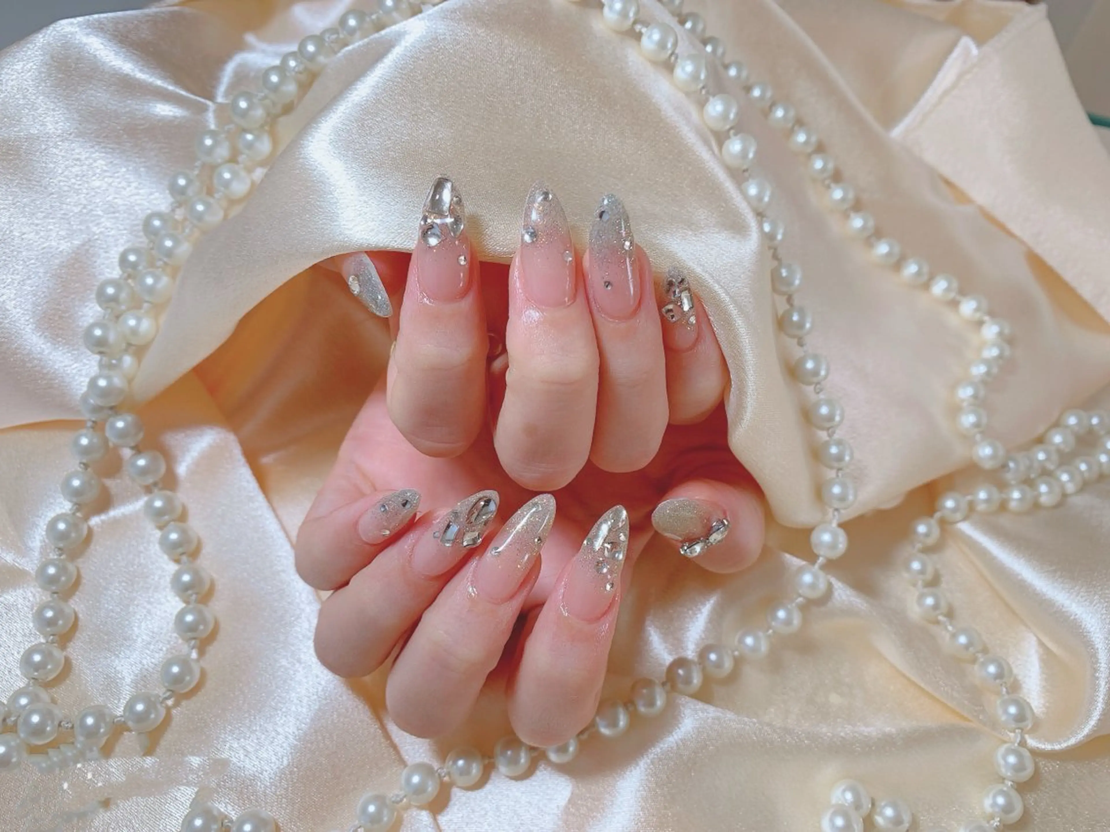 ネイル ハンドネイル ネイルサロンAiri 長さ出し·シンプルのネイルデザイン