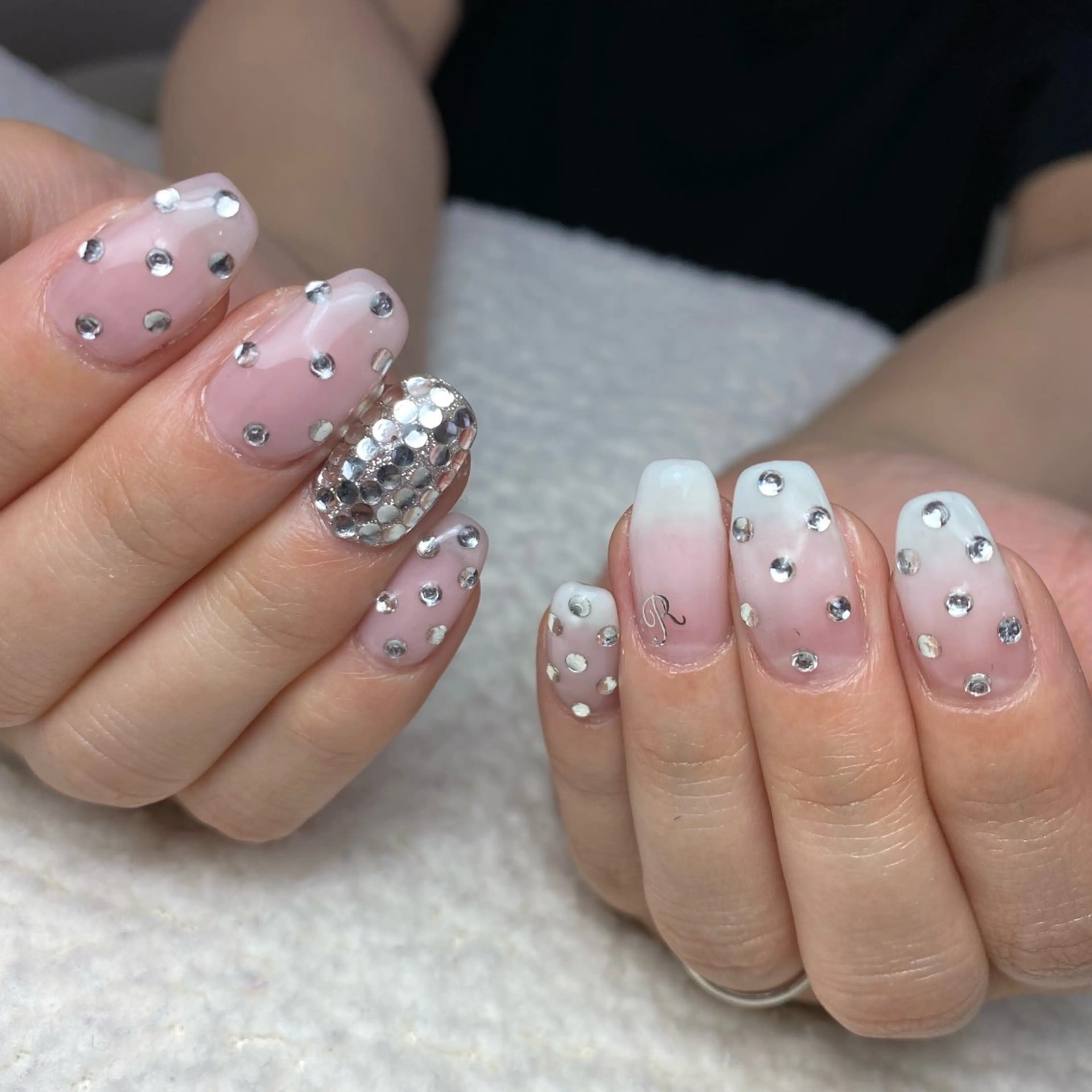 ネイル キラキラネイル ホワイト ハンドネイル COCO+所属・COCO +のエステ・リラクイメージ