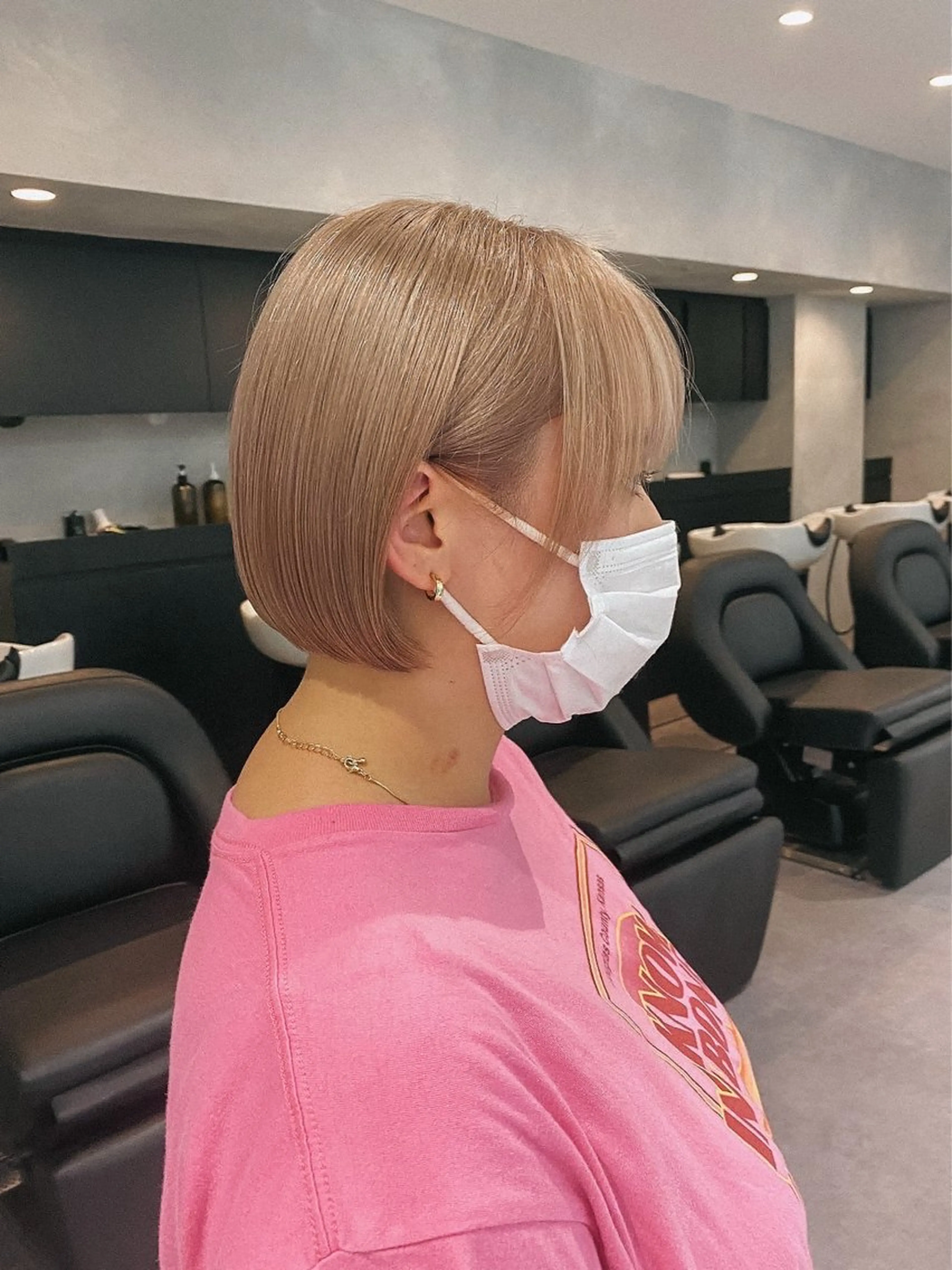 ショート カラー ベージュカラー ミルクティーベージュ ボブ カット ヘアカラー トリートメント 鈴木/縮毛矯正/ ブリーチ/ボブ/のヘアスタイル