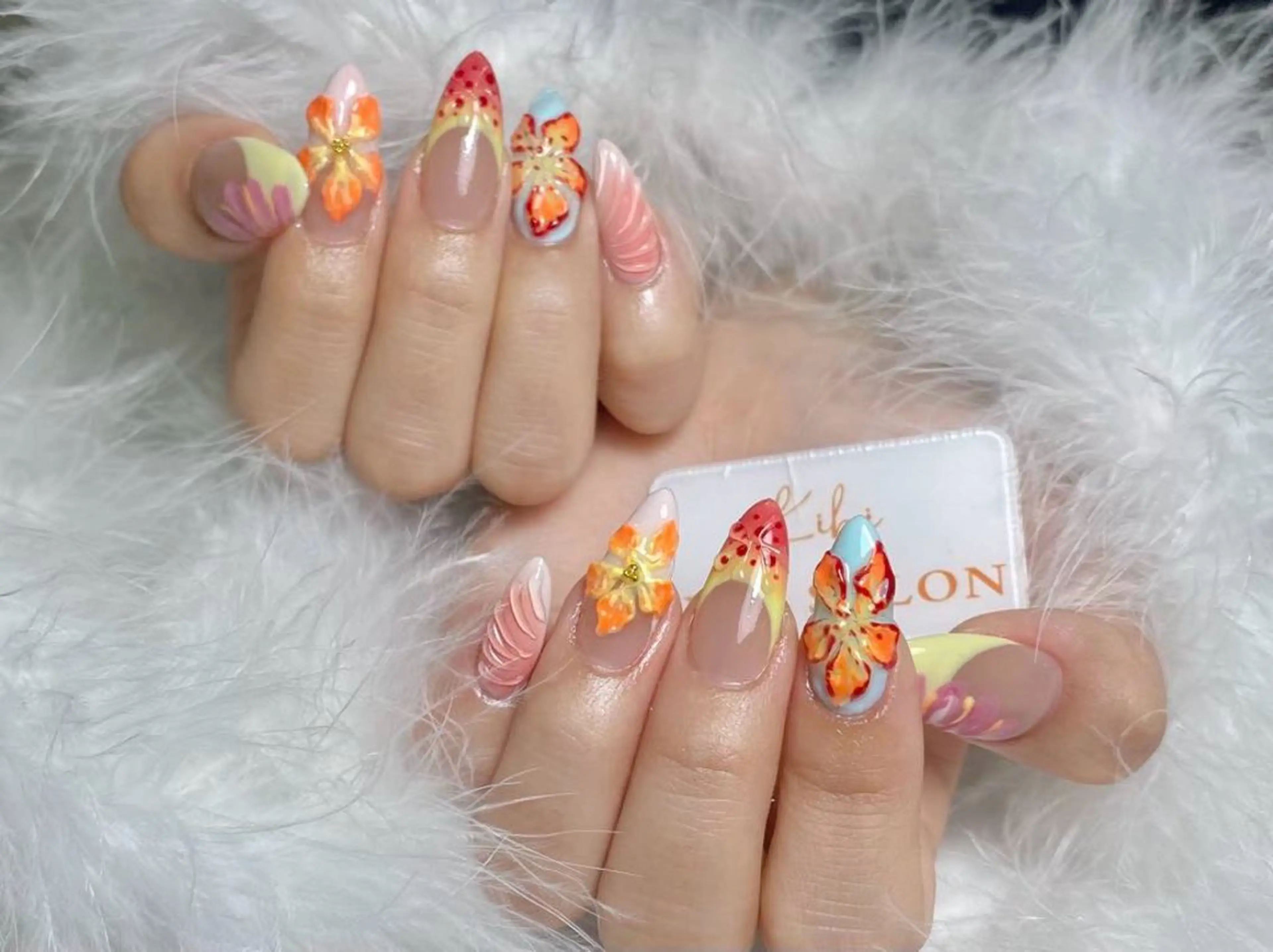 ネイル アートネイル フレンチネイル ジェルネイル グラデーション 韓国ネイル ハンドネイル 💕鈴木ユリ パラジェル/オフ無料のネイルデザイン