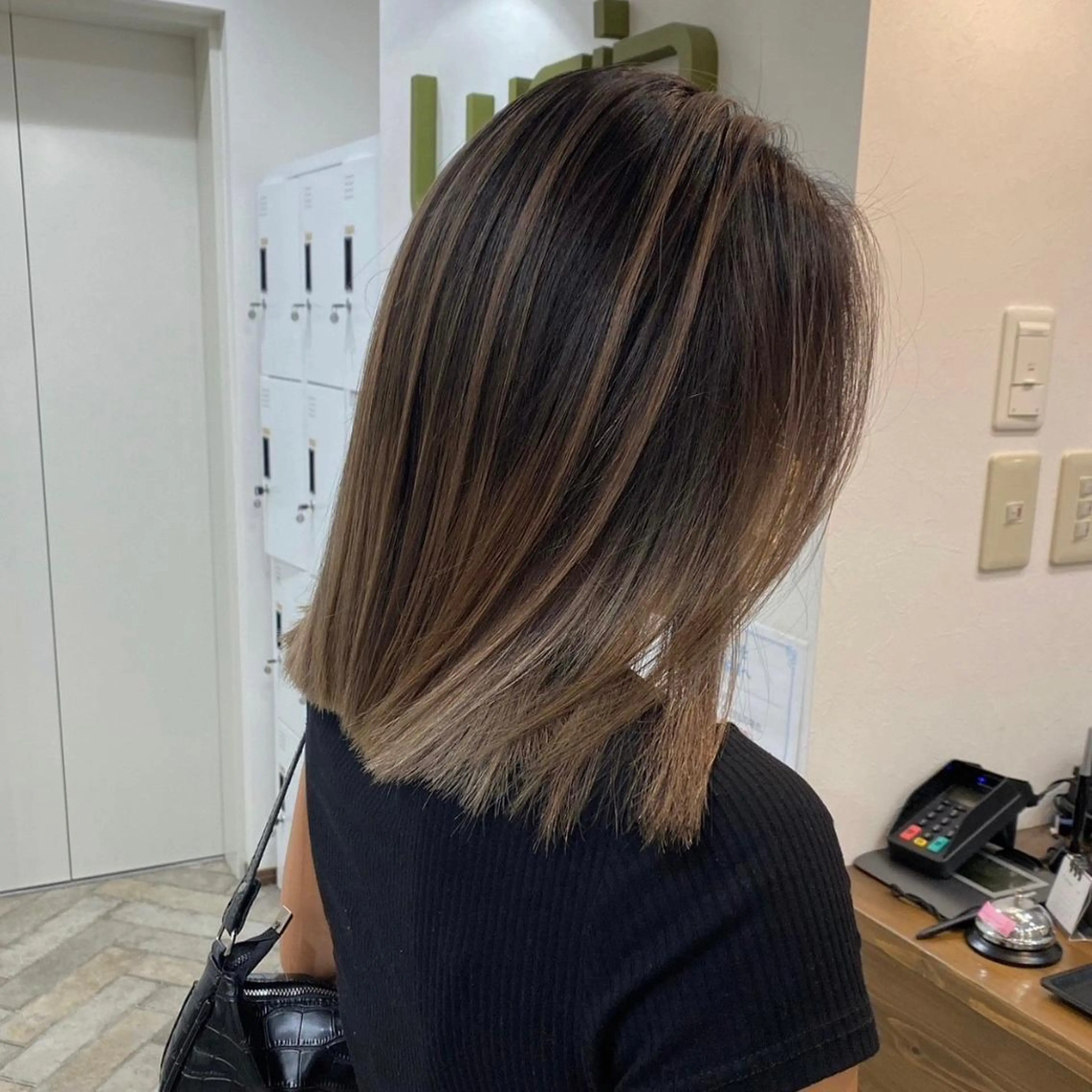 セミロング カラー パーマ ヘアアレンジ メンズ キッズ ネイル マツエク・マツパ アイブロウ メンズバレイヤージュ メンズブリーチ フェードカット メンズハイライト メンズハイトーン ヘアカラー トリートメント 髪質改善🇰🇷 レイヤーカット/梅田のヘアスタイル