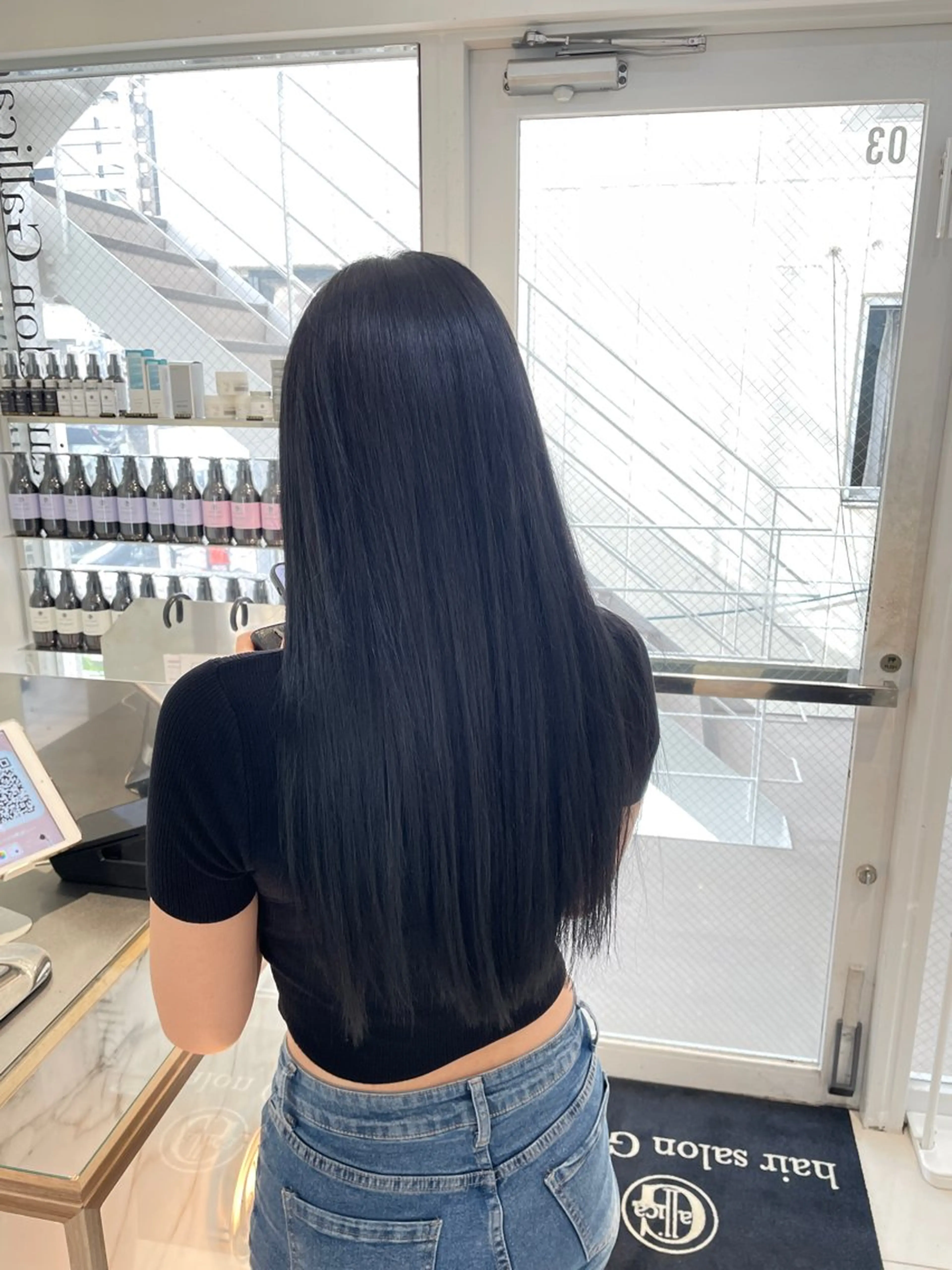 ロング カラー ヘアアレンジ 黒髪 ブリーチ ブルーカラー ブルーブラック 透明感カラー ヘアカラー トリートメント ヘッドスパ ヘアセット 艶髪✨寒色カラー✨ 翁長孝輔のヘアスタイル