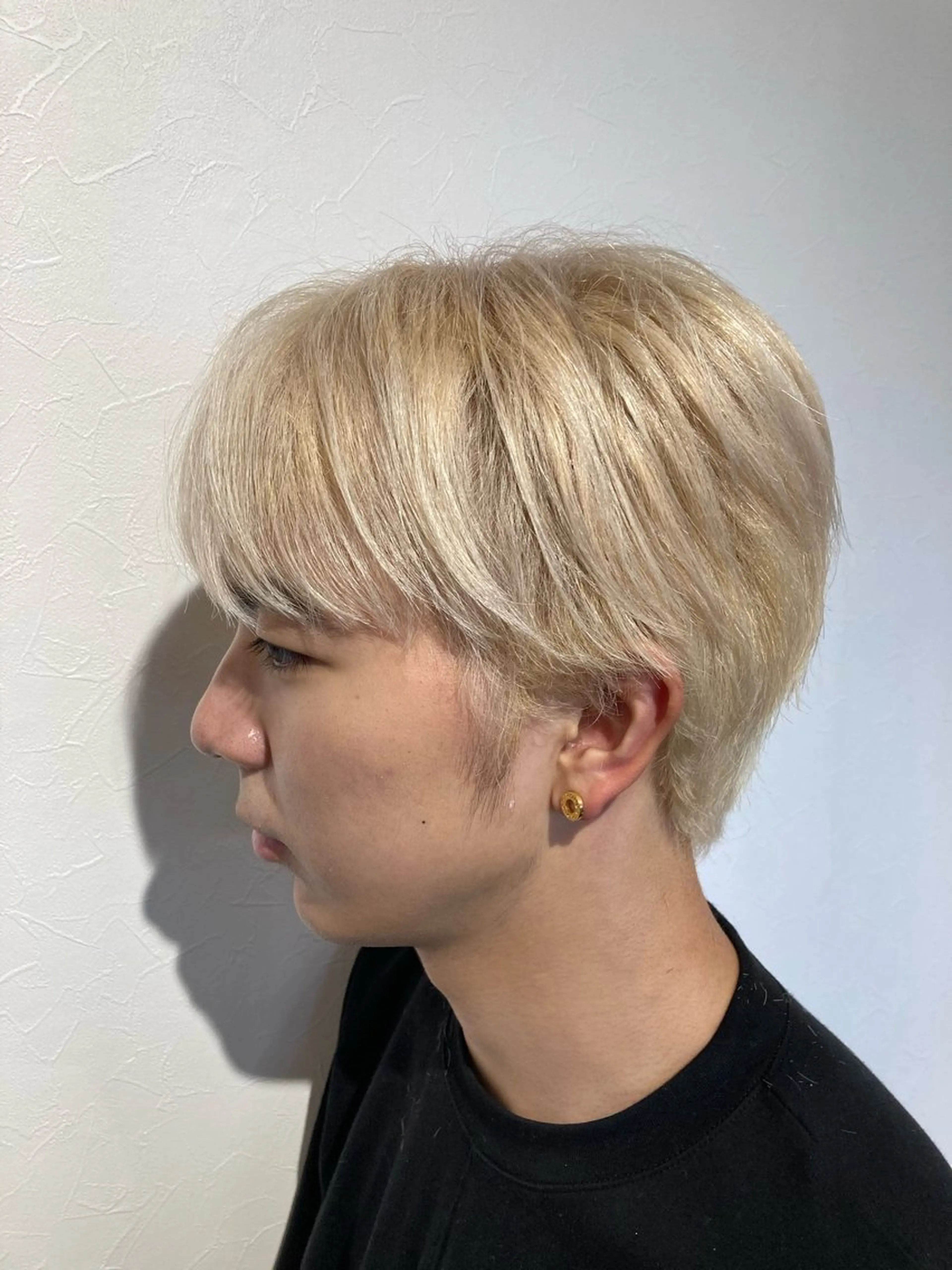 ショート カラー 抜きっぱなしブロンド ブロンド カット ヘアカラー HUES（ヒューズ）所属・無料カットモデル✂️ 城下竜二のヘアスタイル