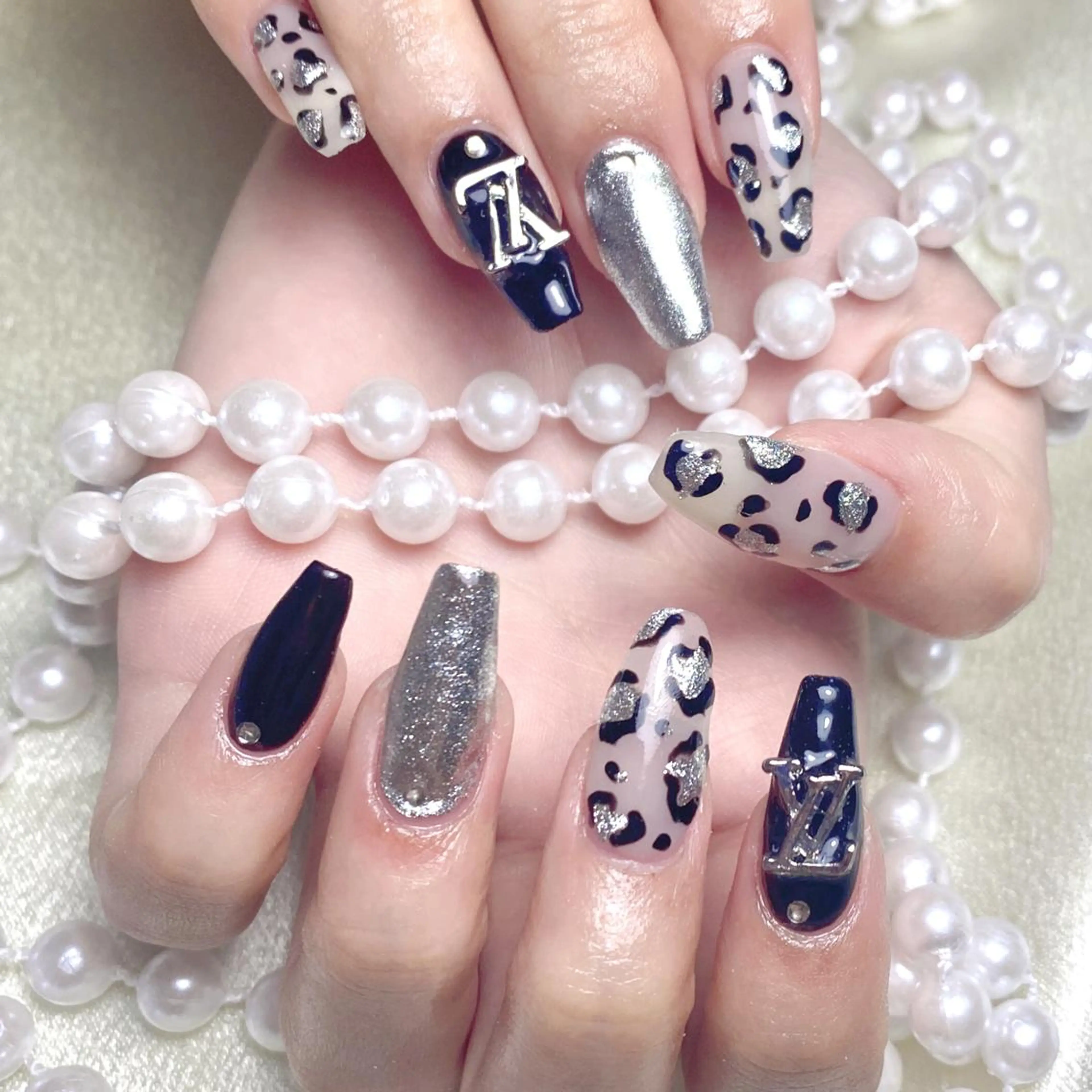 ネイル queens nailsalonのネイルデザイン
