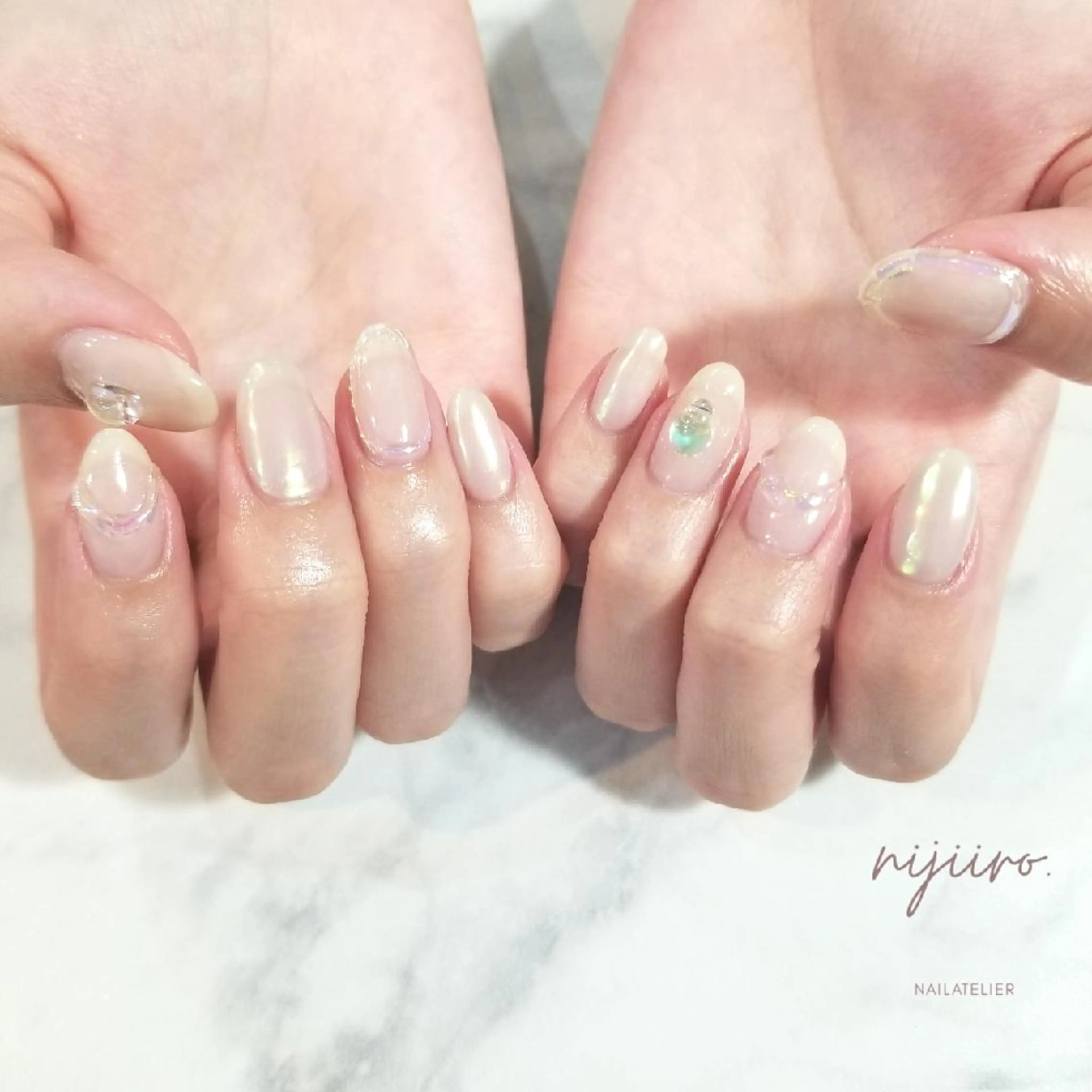 ネイル オーロラネイル ハンドネイル nailatelier nijiiro.所属・nijiiro🌈 サトウのネイルデザイン