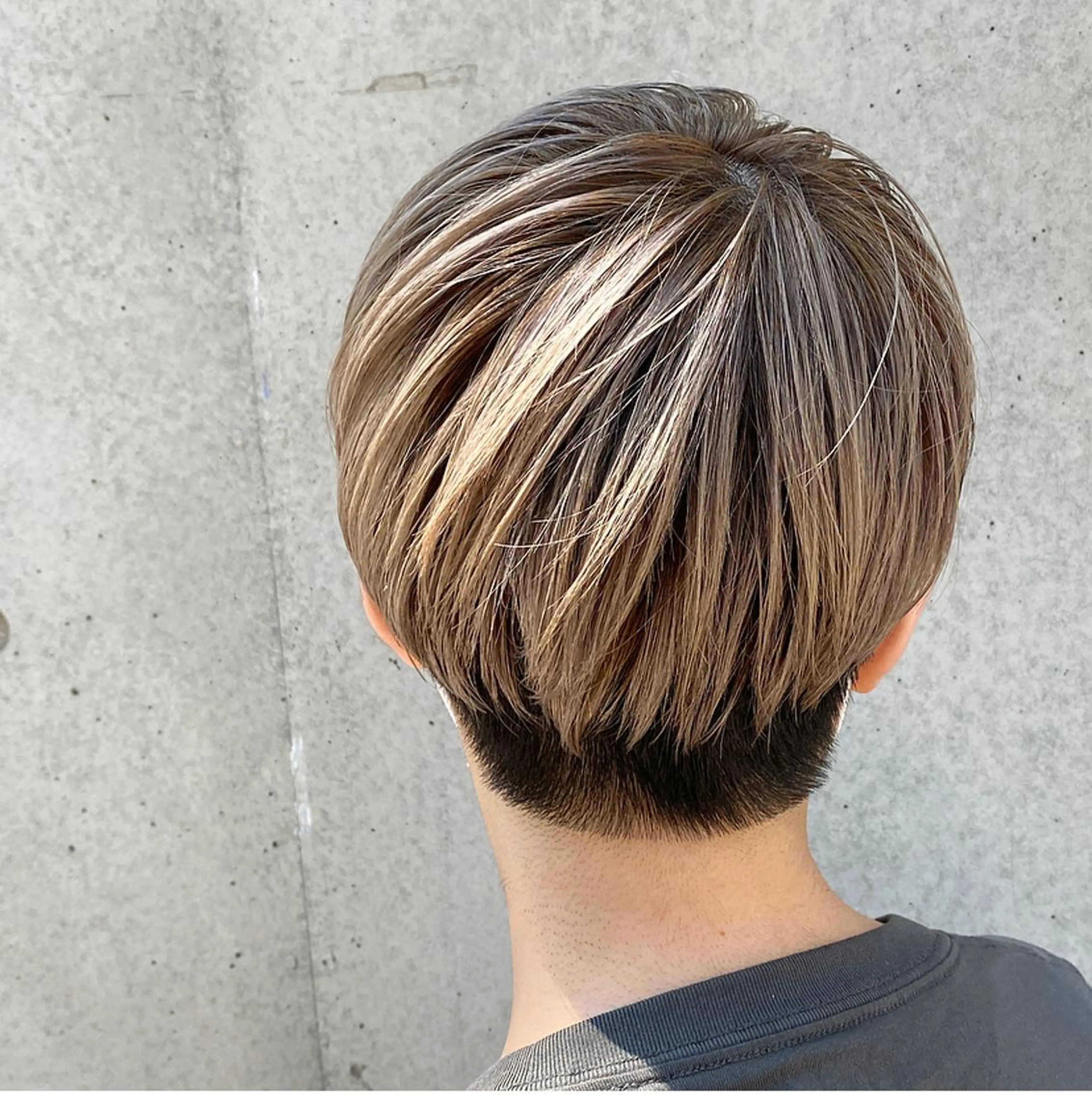 ショート ハイライト 髪質改善 ショートヘア トリートメント 酸熱トリートメント ヘアカラー 透け感×顔まわり デザイン✂︎吉田のヘアスタイル