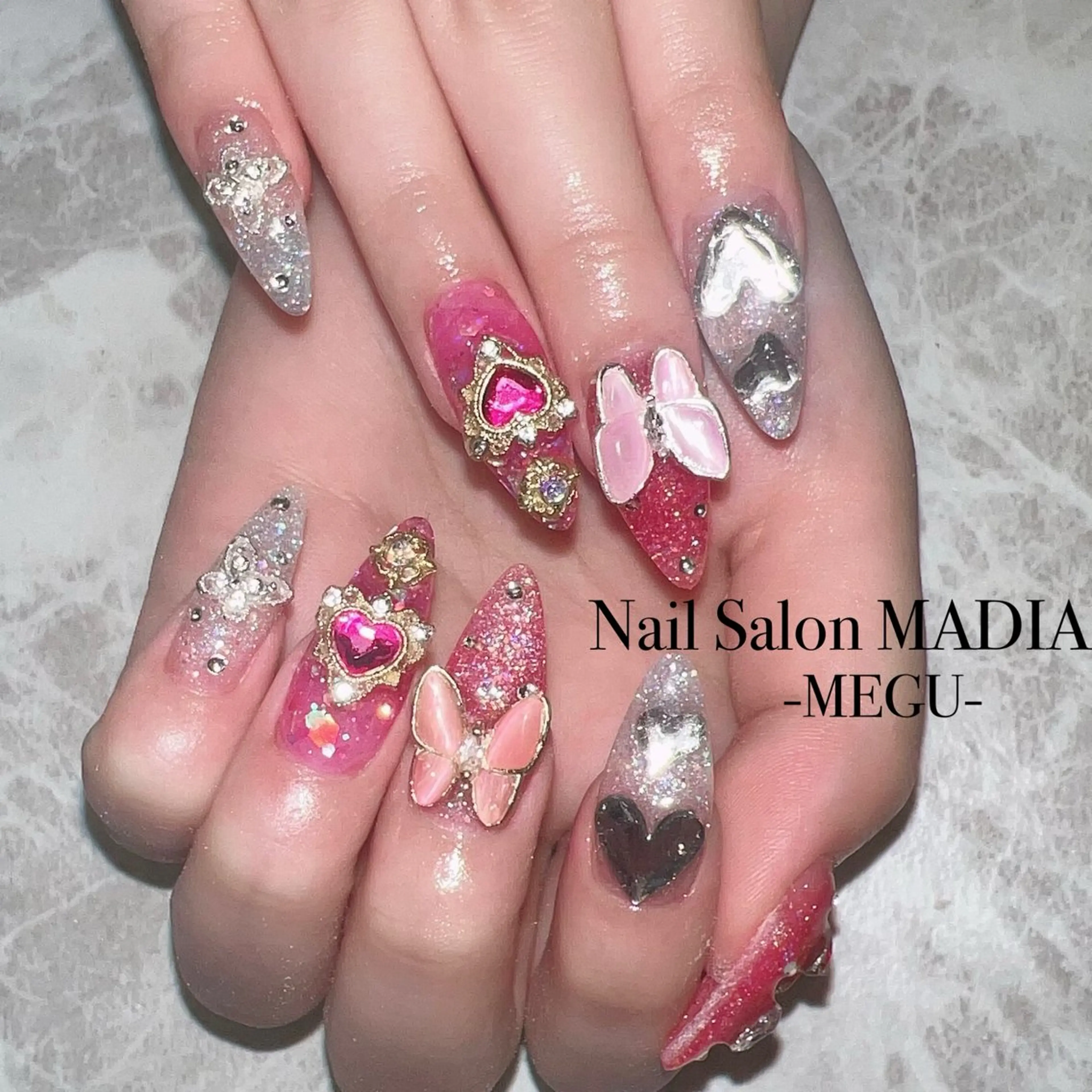 ネイル MADIA藤沢所属・MADIA MEGUのネイルデザイン