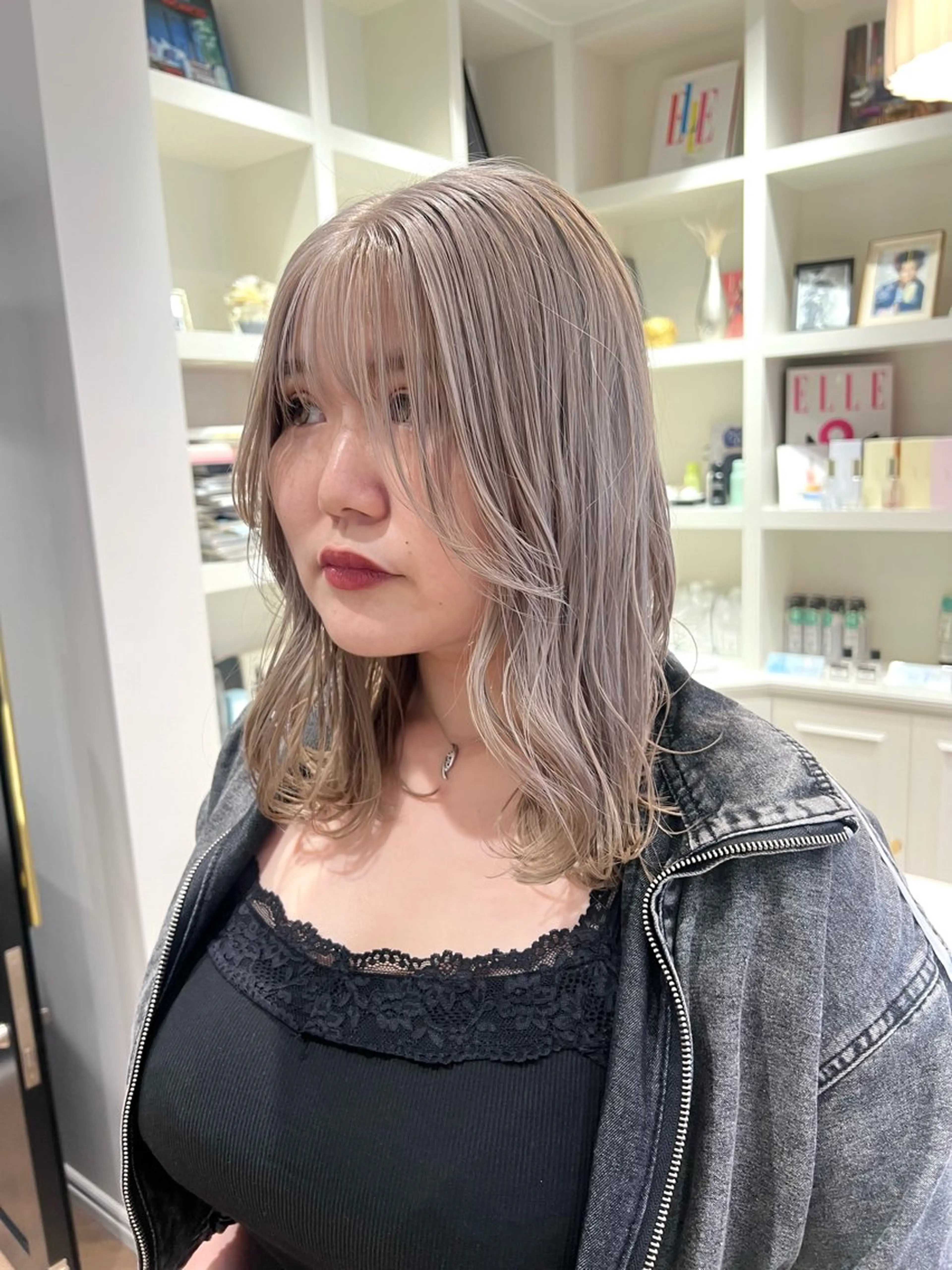 ミディアム カラー ブリーチ ブロンド カット ヘアカラー 似合わせ/レイヤー 💟SAEのヘアスタイル