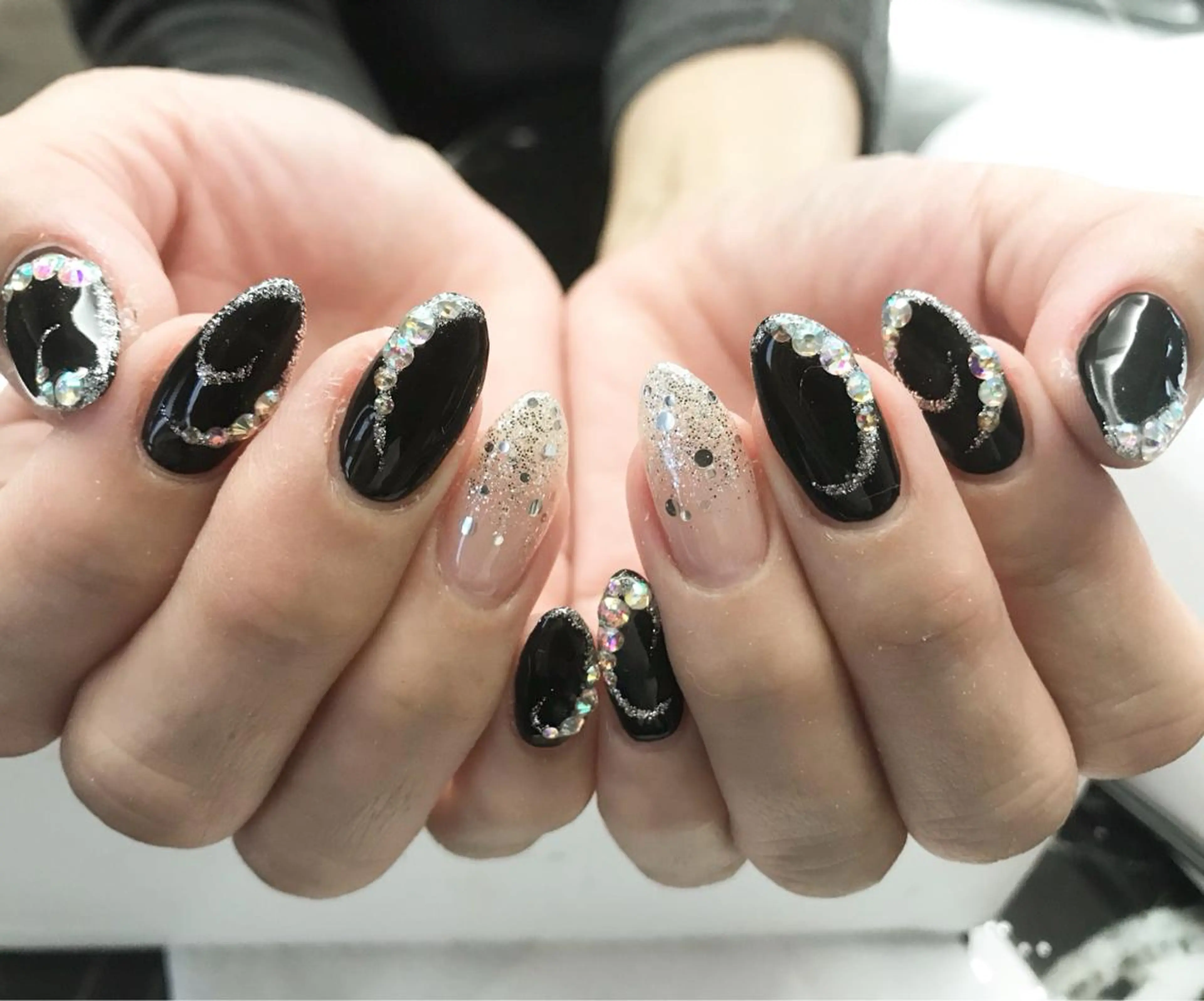 ネイル フットネイル キラキラネイル シルバー シンプルネイル 春ネイル ネイル フフラ所属・nail fufla ♡yamane♡のネイルデザイン