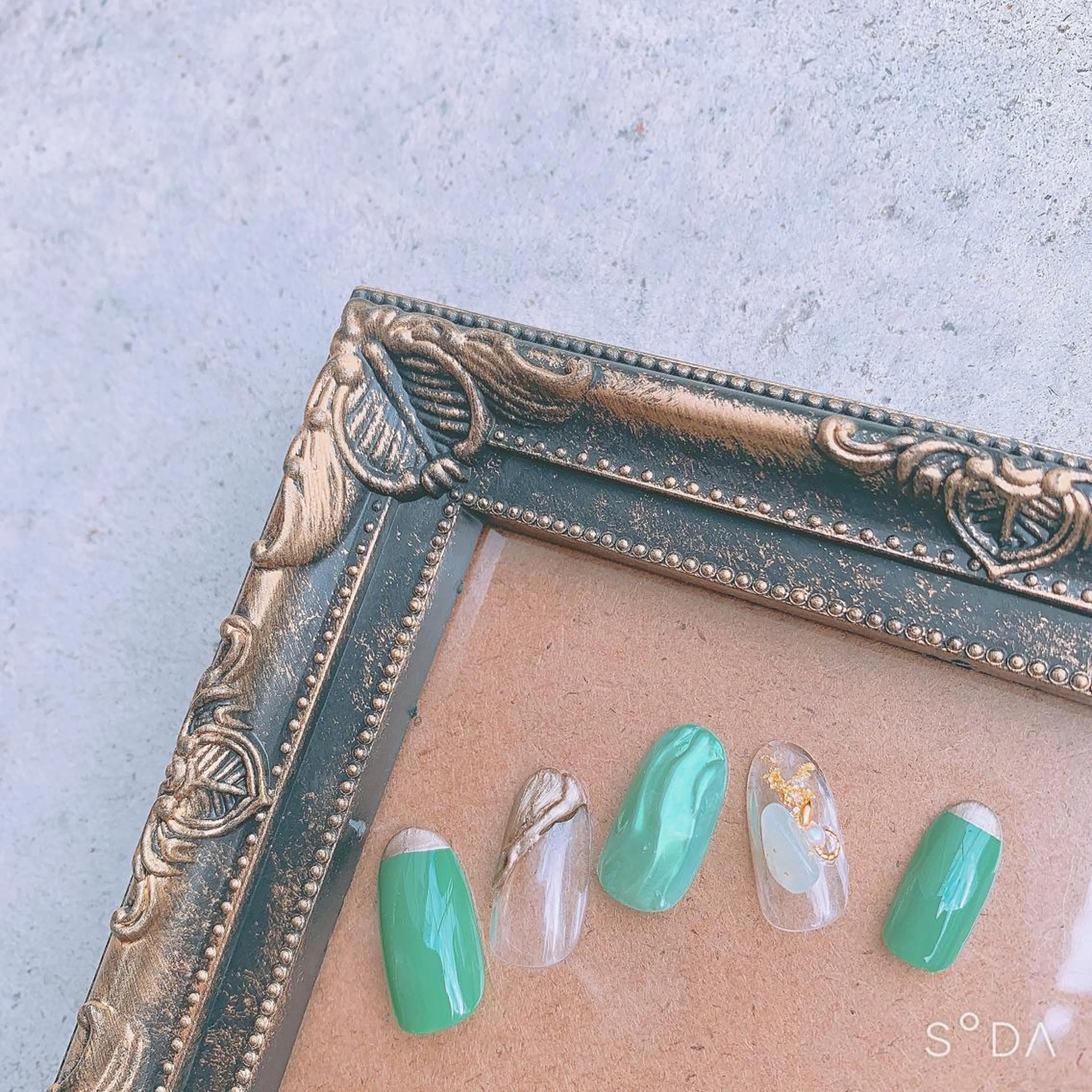 ネイル ニュアンスネイル ピスタチオネイル Rena colore'のネイルデザイン