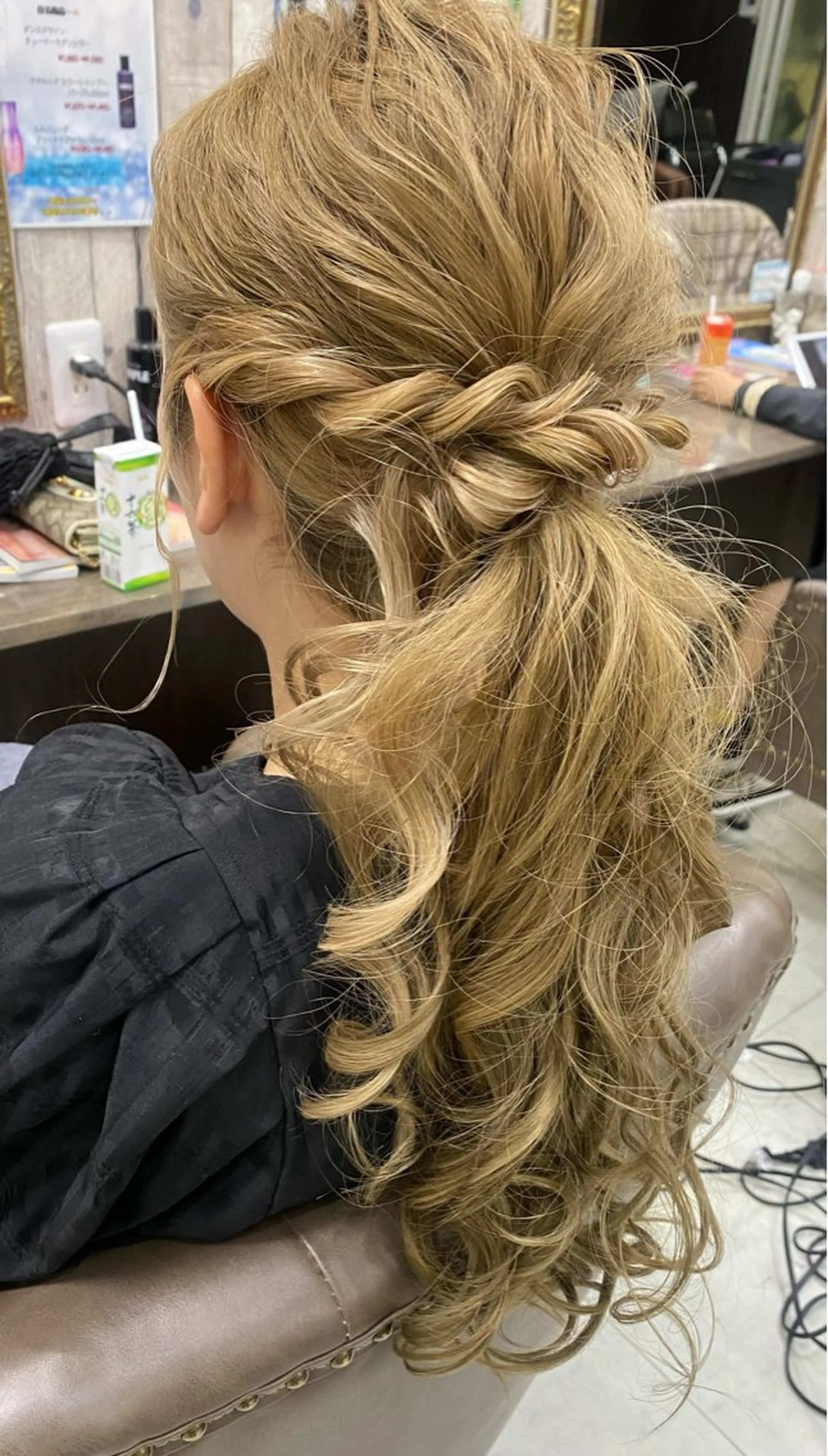 ロング ヘアセット 土屋朱理/ ハイトーンカラーのヘアスタイル