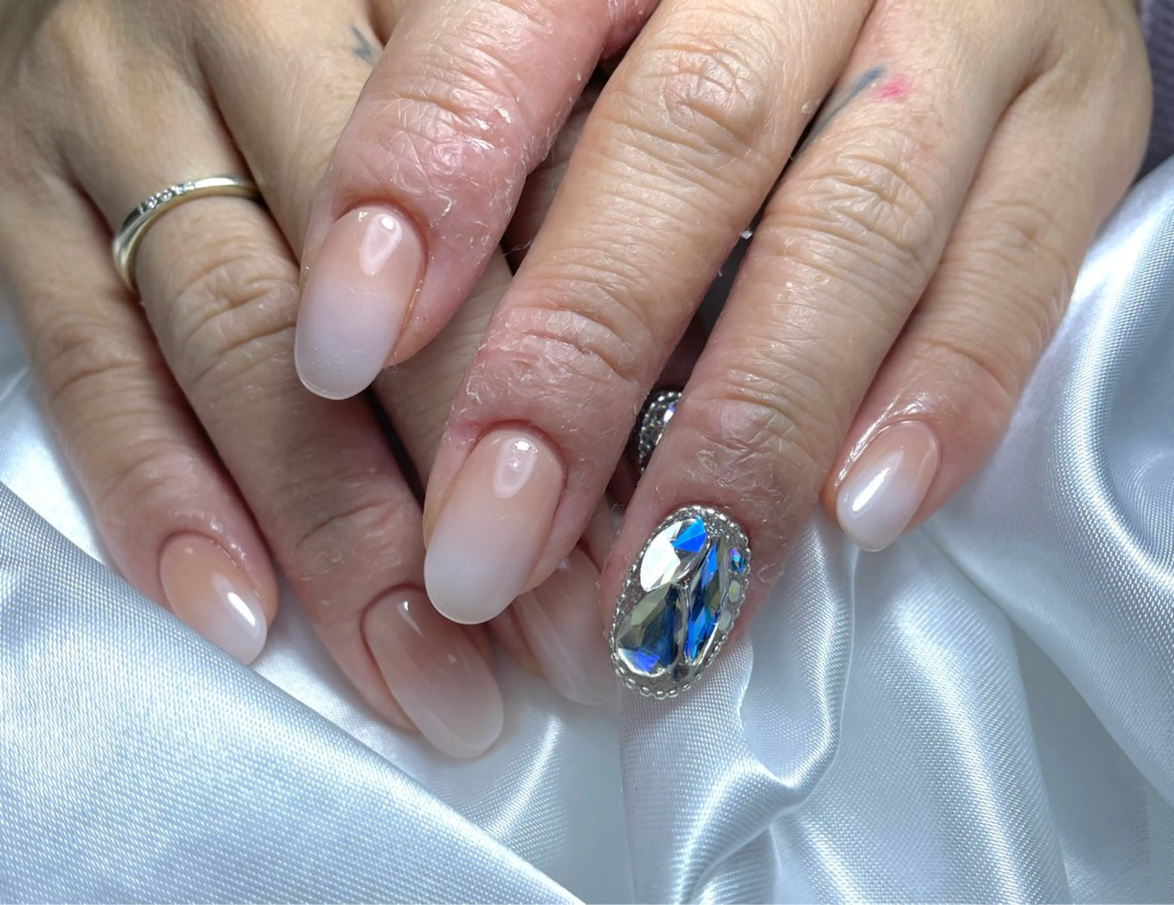 ネイル ハンドネイル alma (アルマ)のネイルデザイン