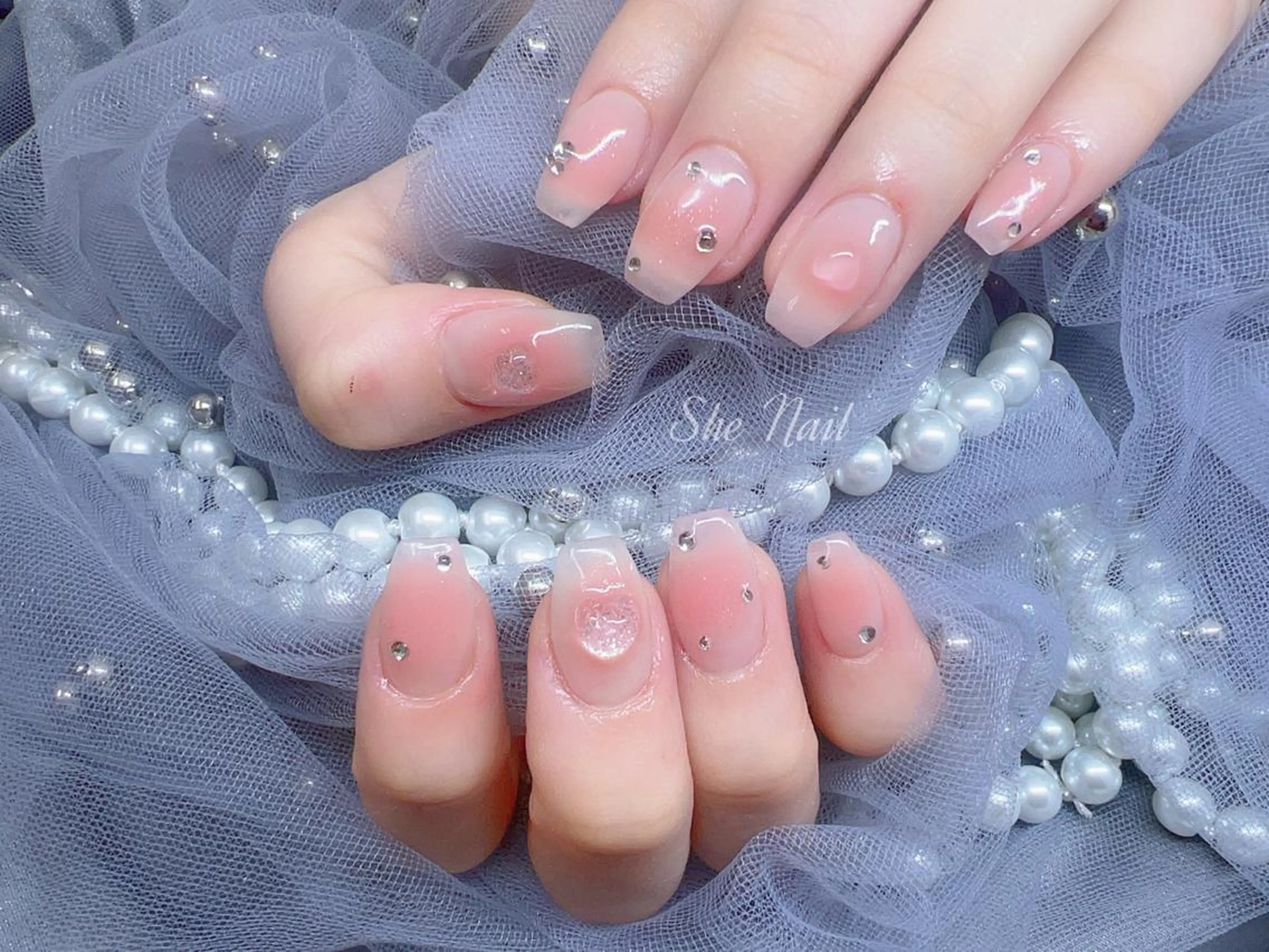 ネイル チークネイル 長さ出し マグネットネイル 持ち込み ワンカラーネイル ハンドネイル She   Nail所属・ISA_ BELLAのネイルデザイン