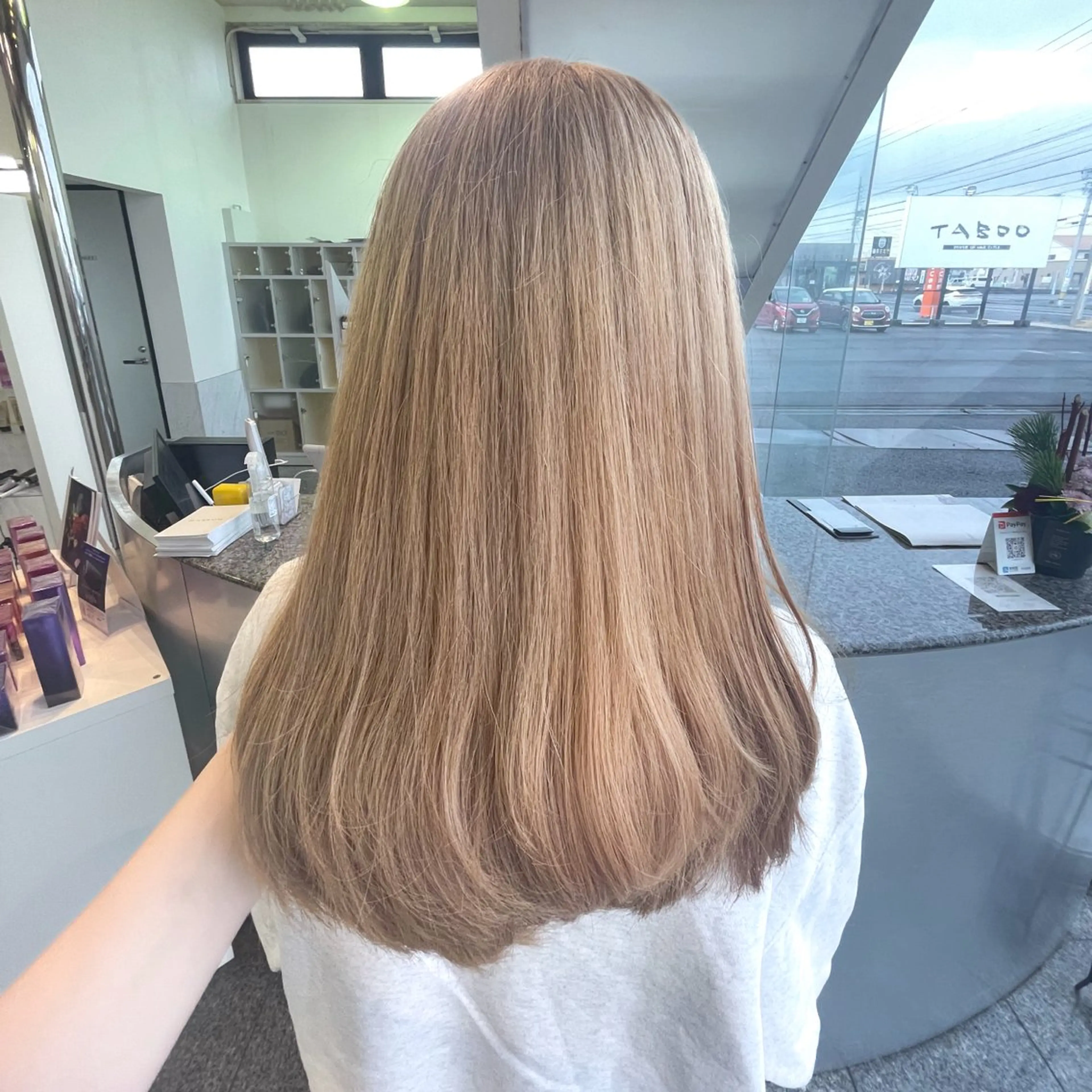 セミロング カラー ベージュカラー ブリーチ ハイトーンカラー ヘアカラー トリートメント ハイトーン/ブリーチ 🤍足立里湖のヘアスタイル