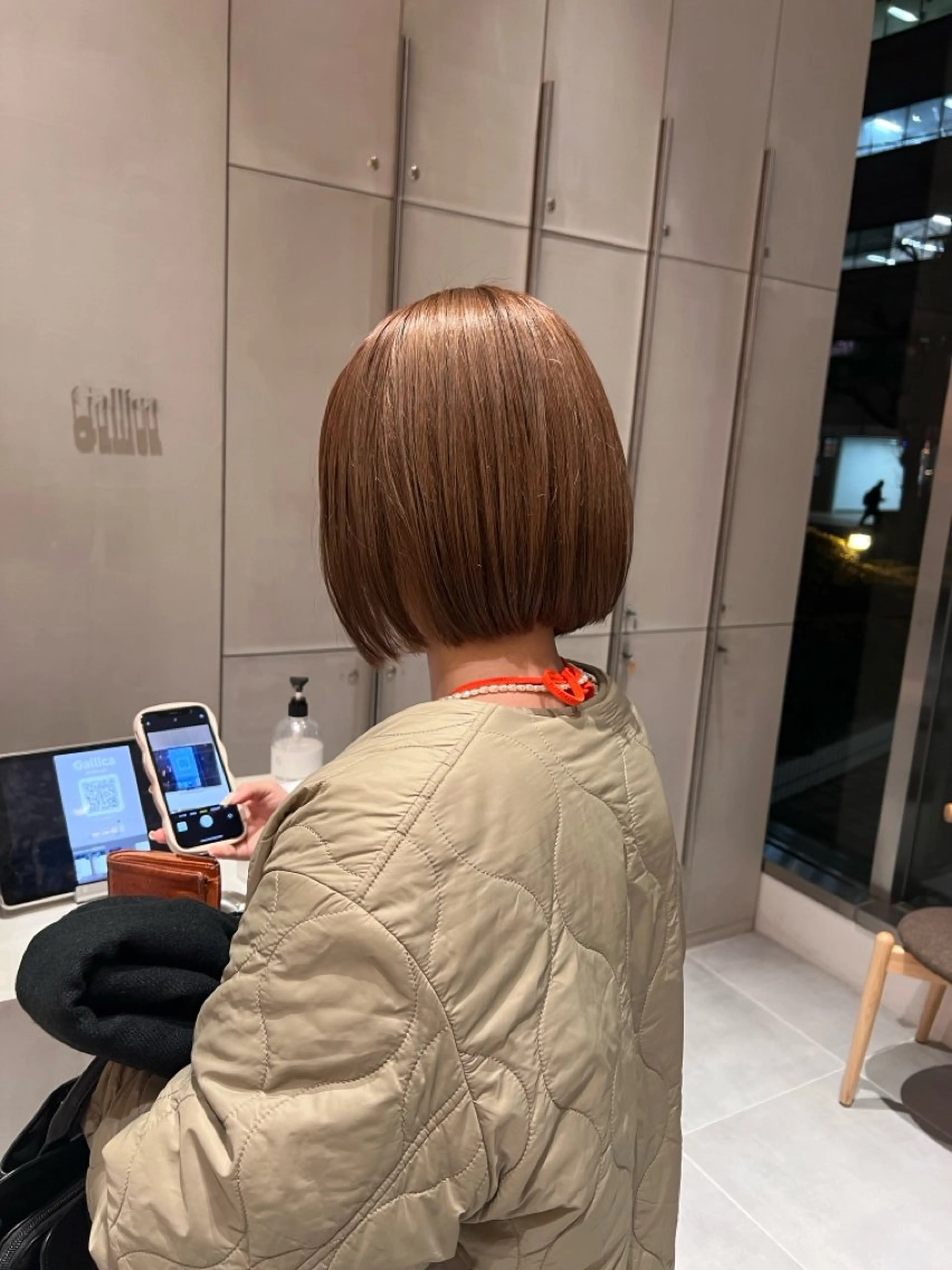 ショート yoko/レイヤー /小顔ボブ／艶カラーのヘアスタイル