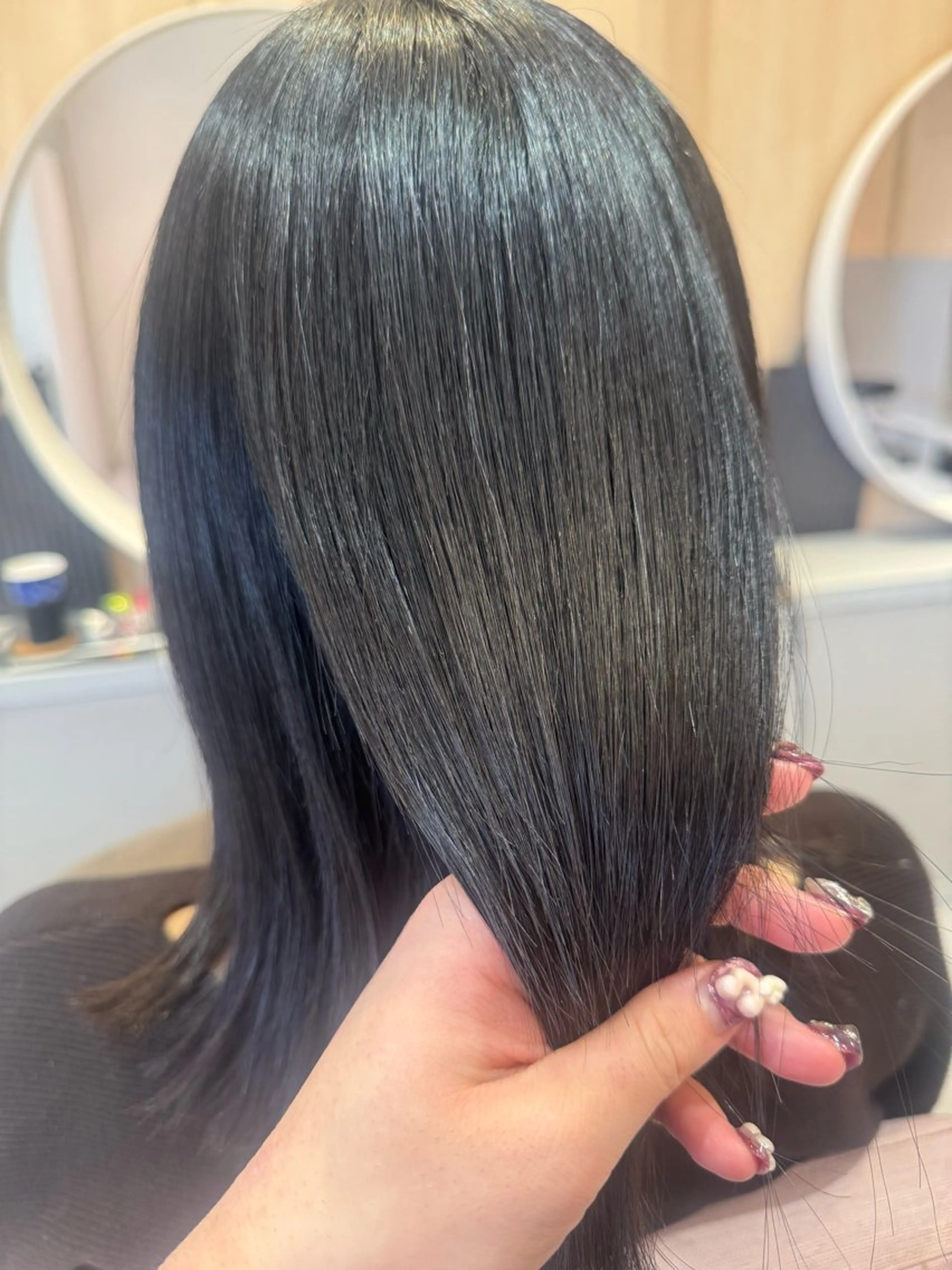 ミディアム 縮毛矯正 カット 縮毛矯正 BELLE by revo所属・𝘀𝗮𝗲/ 艶髪/ショートボブのヘアスタイル