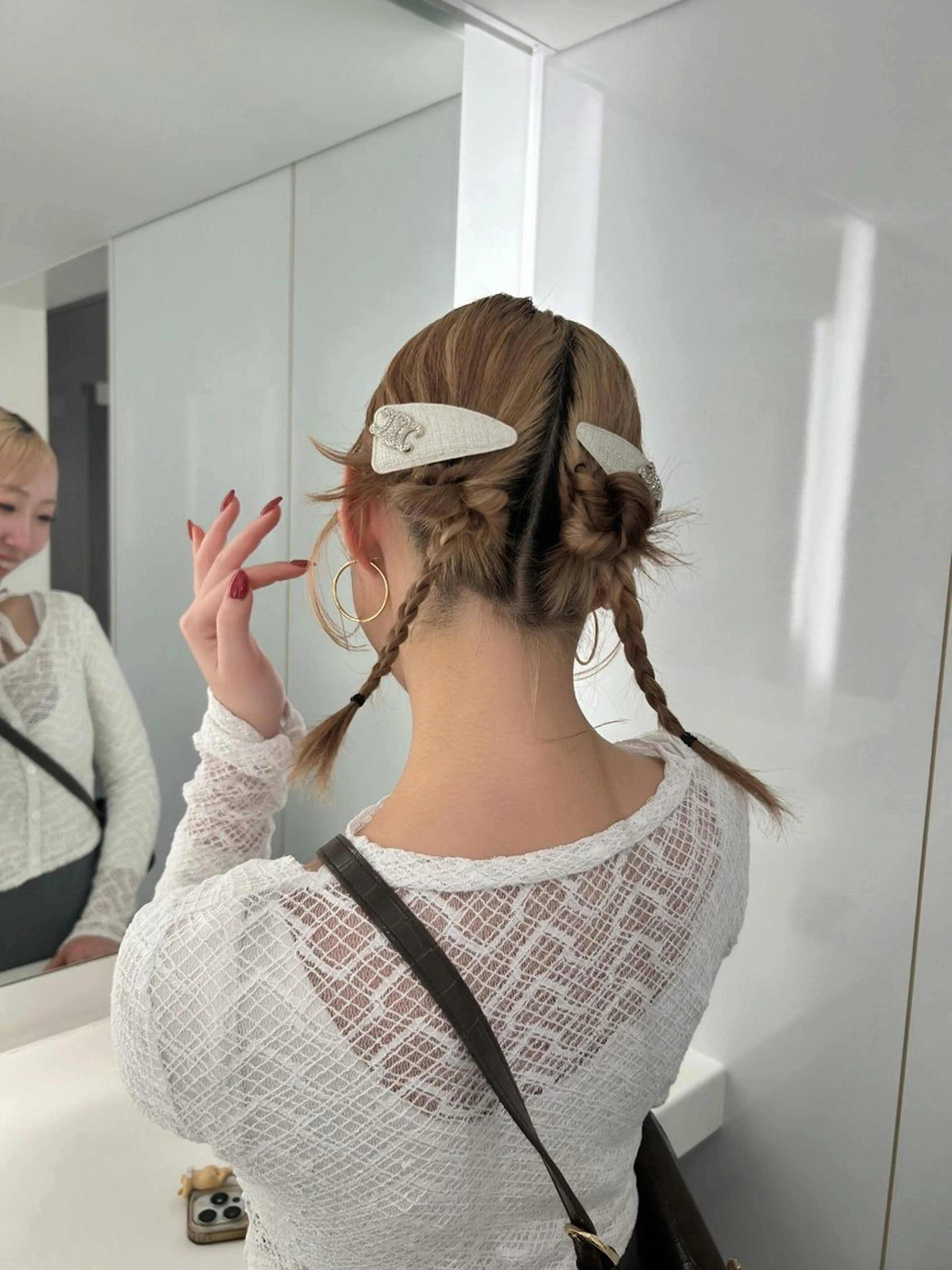 ミディアム ヘアアレンジ お団子ヘア 三つ編み ハイトーン/ ヘアセット.nanoのヘアスタイル