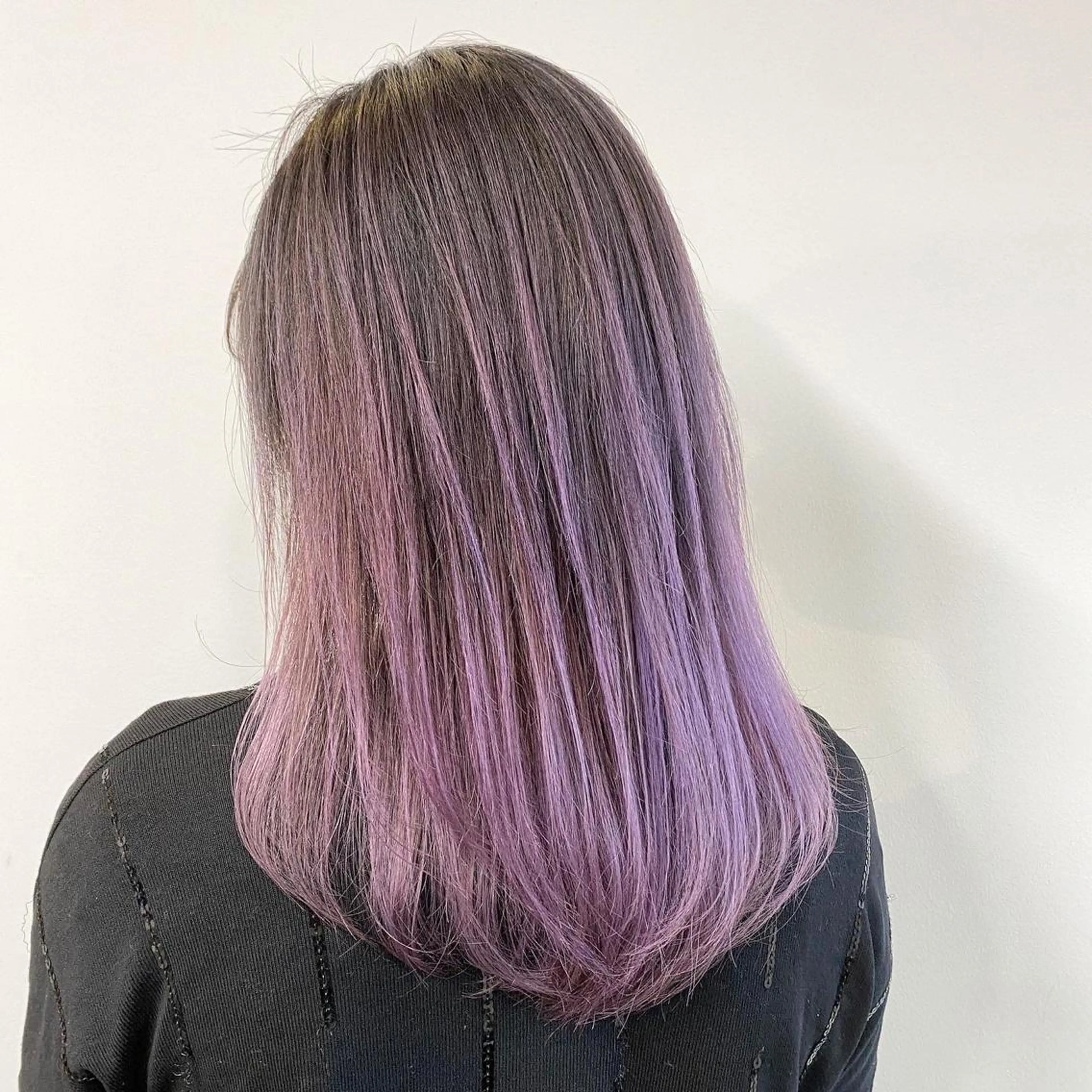 セミロング カラー バレイヤージュ ラベンダーカラー ピンクカラー ピンクラベンダー レイヤーカット ハイライト／髪質改善 裕樹のヘアスタイル