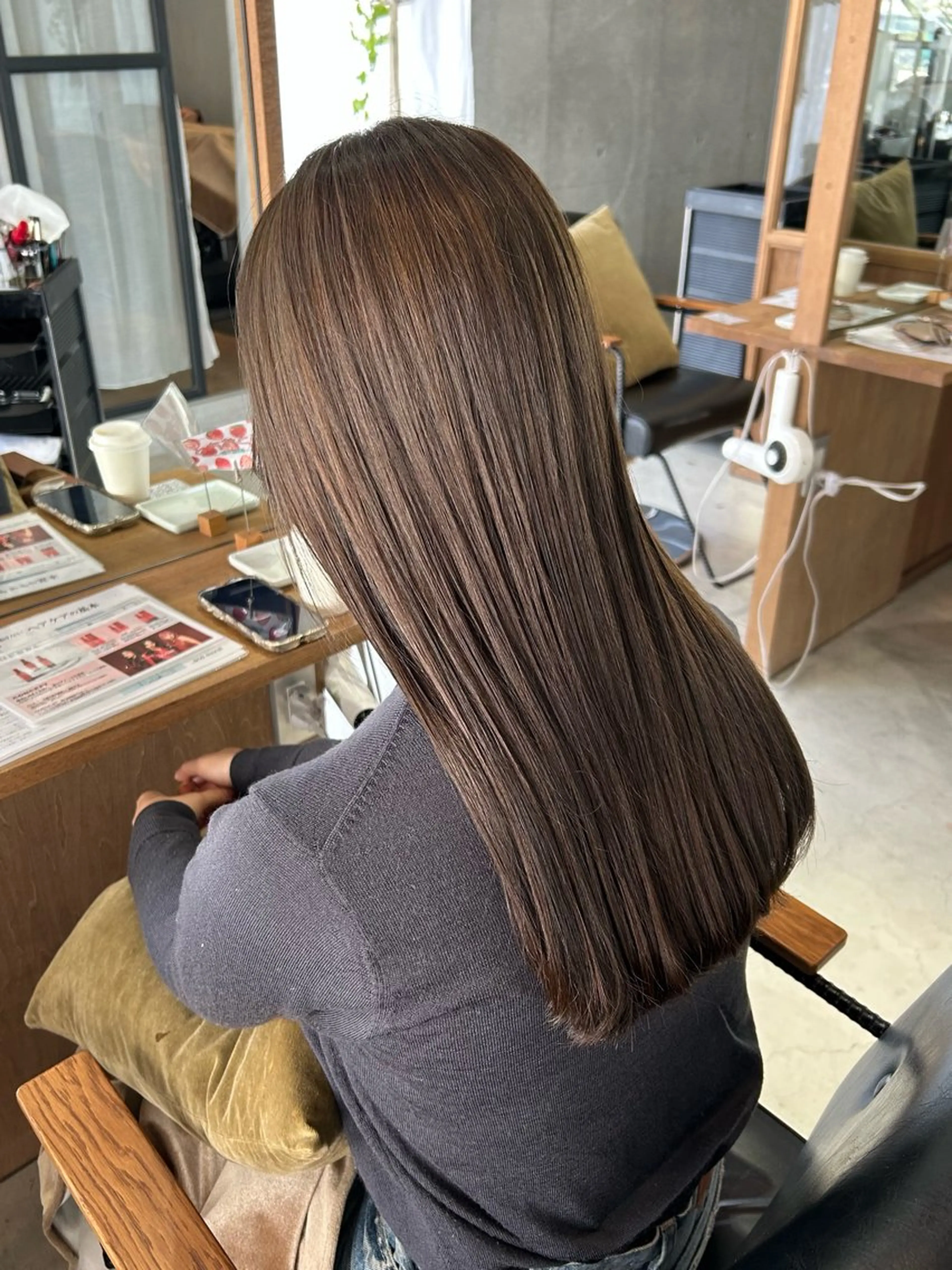 ロング カラー ベージュカラー ブリーチ ダブルカラー ブリーチなしカラー ヘアカラー FERIA 池田 比嘉あゆ美のヘアスタイル