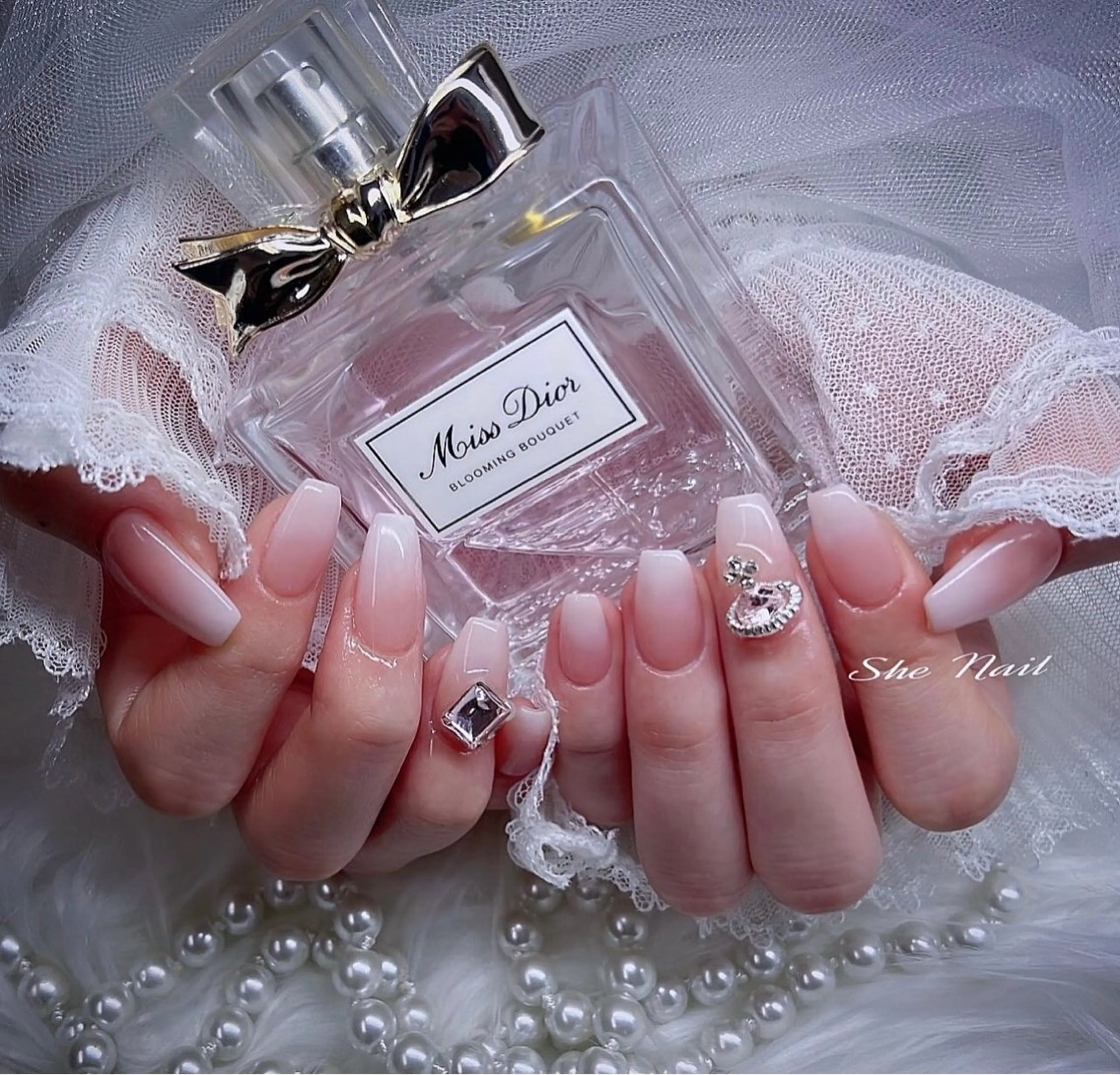 ネイル チークネイル 長さ出し フレンチネイル ガラスフレンチ グラデーション She   Nail所属・ISA_ BELLAのネイルデザイン