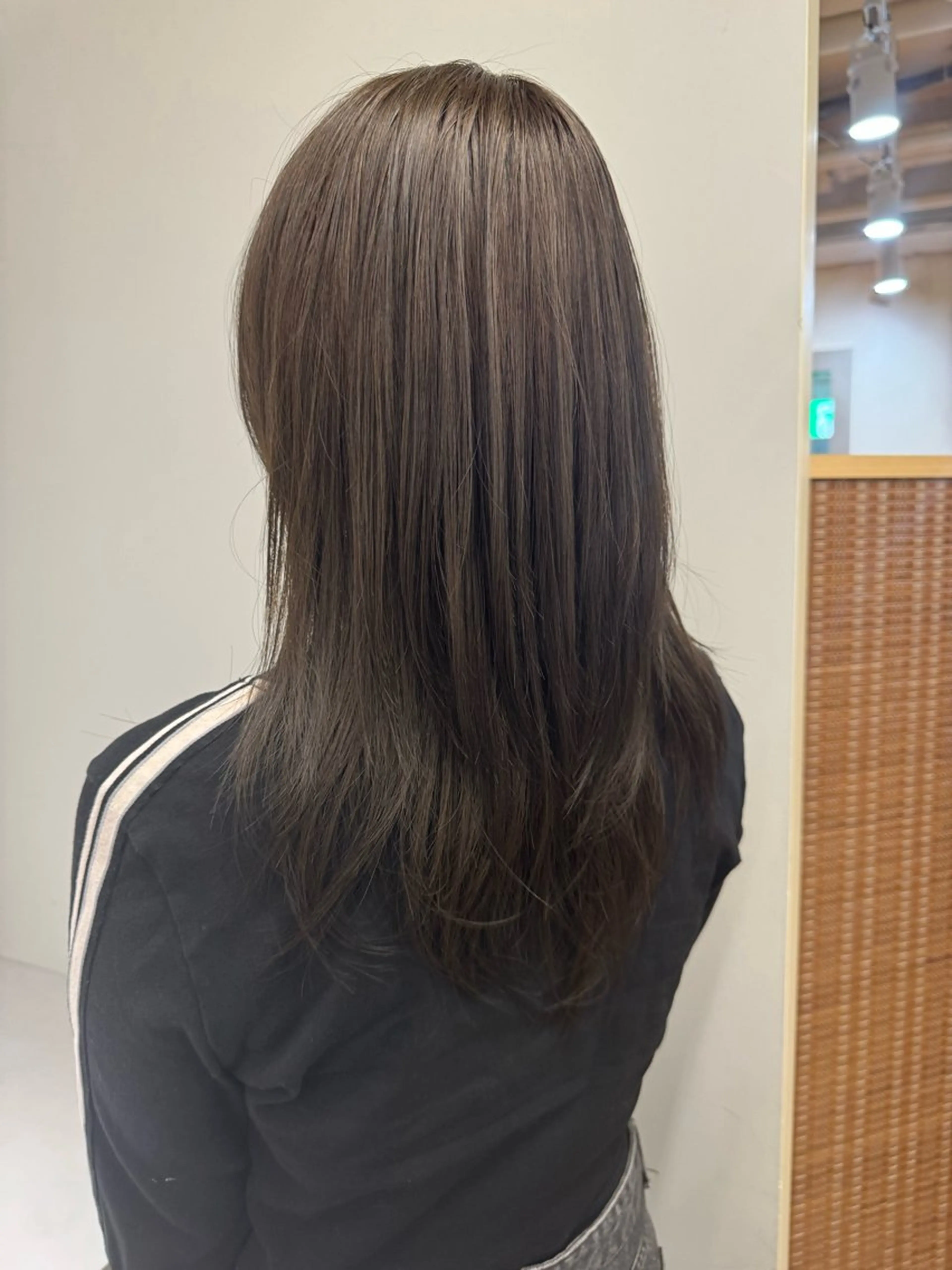 セミロング カラー ベージュカラー ヘアカラー ROSTAR セイゴのヘアスタイル