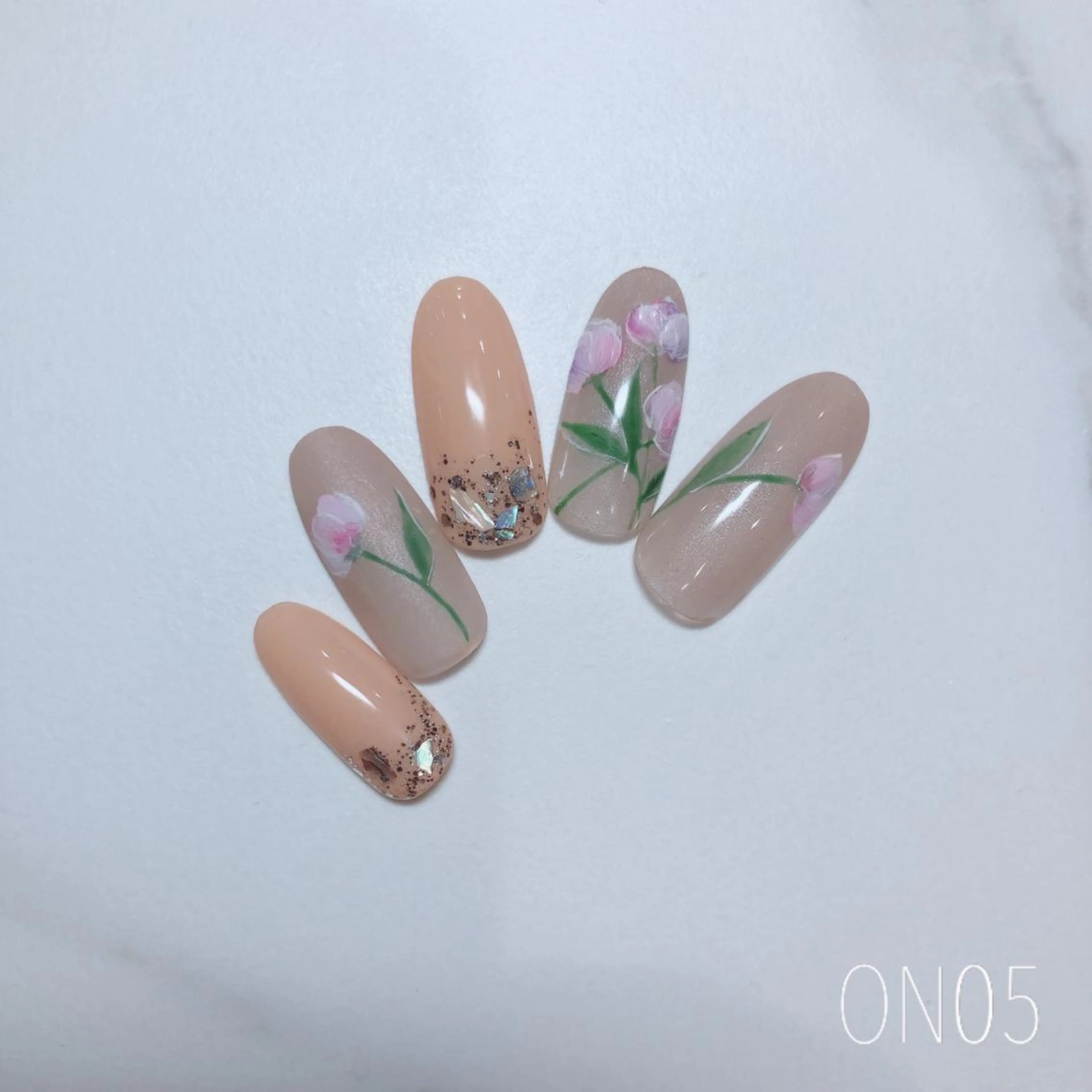 ネイル 園 寛子 （ネイリスト）のネイルデザイン