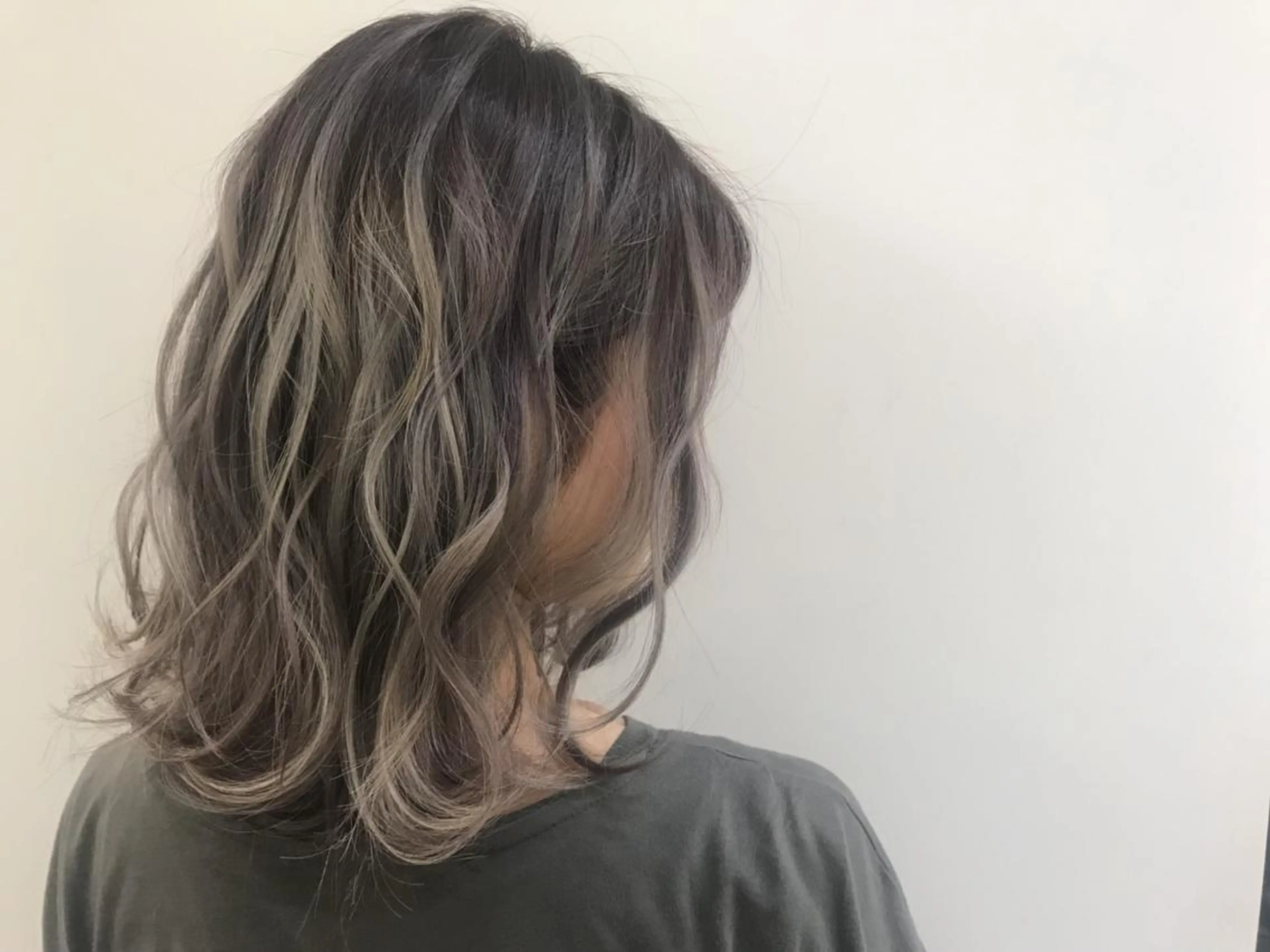 ミディアム due hair 京都駅前店 MILBON オージュア認定サロン【デューヘアー】所属・ハイトーンブリーチ 土坂　由志【京都】のヘアスタイル