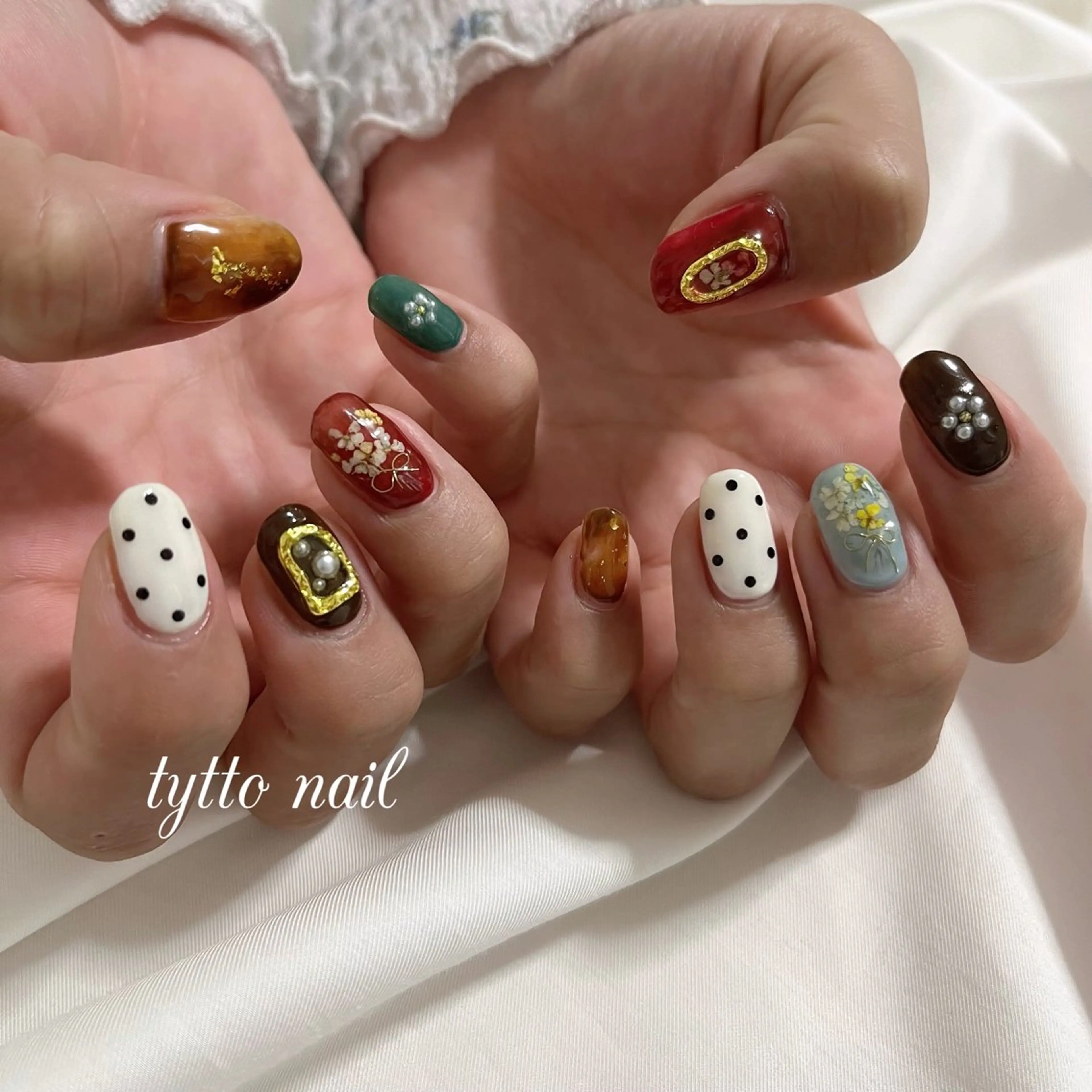 ネイル べっ甲ネイル ドット ガーリー 韓国ネイル 赤色 ハンドネイル tytto nail ❤︎‪‪eri‪‪のネイルデザイン