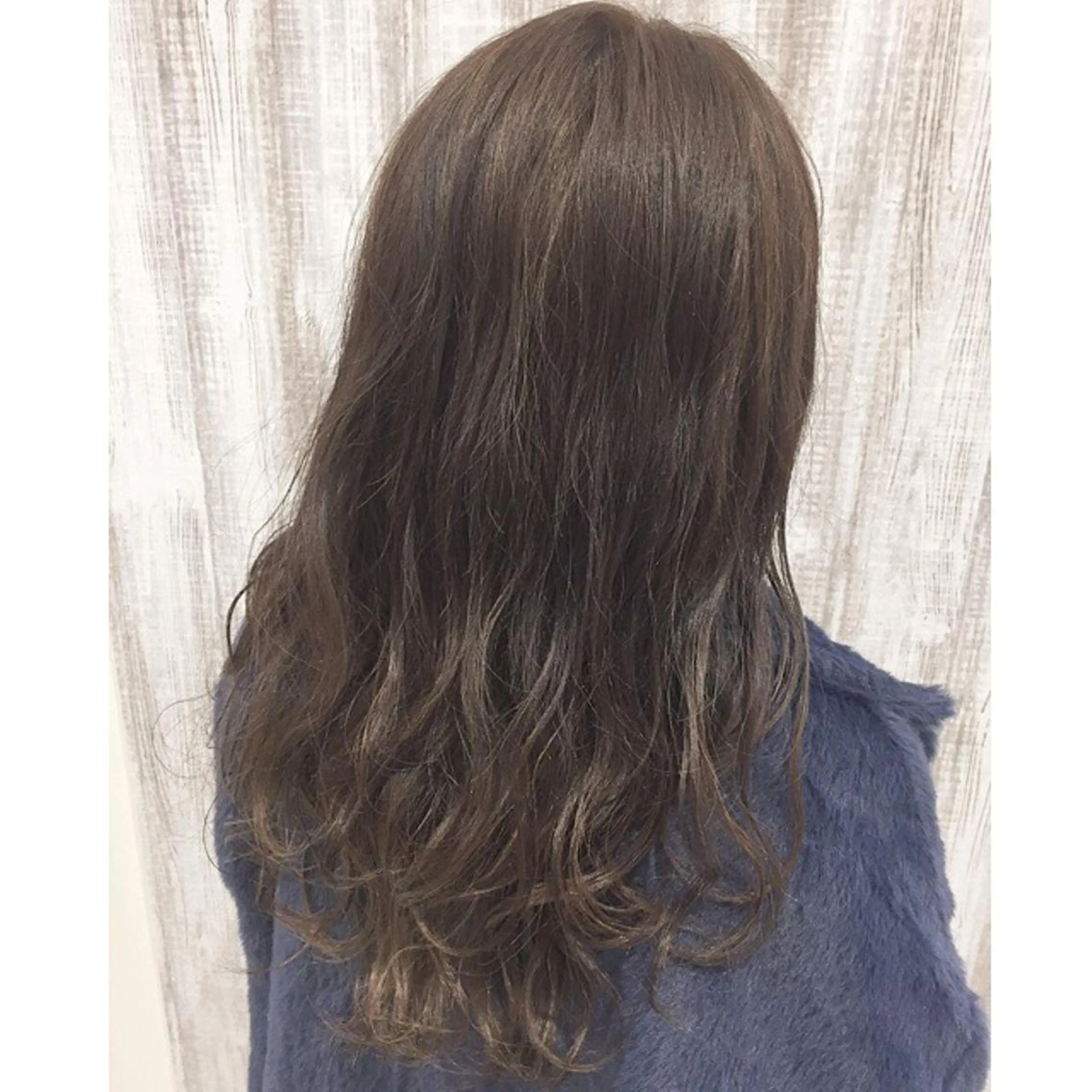ロング カラー ヘアアレンジ ベージュカラー フォギーベージュ 透明感♡︎♡︎ 佐々木早苗のヘアスタイル