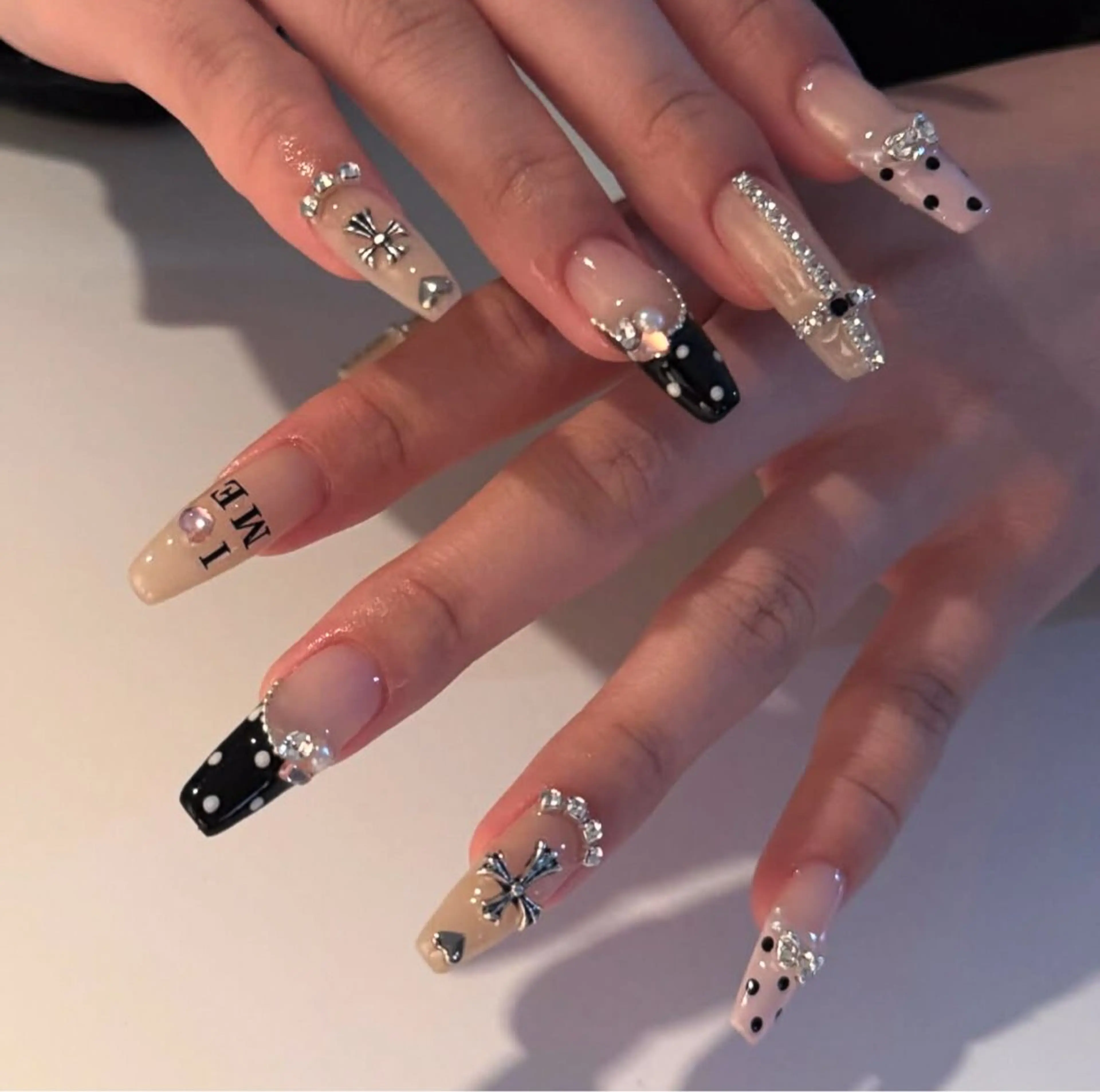 ネイル 長さ出し グラデーション キラキラネイル 韓国ネイル ラメ(グリッター) ハンドネイル ハンドケア Chisa Nail Studio所属・チ サのネイルデザイン