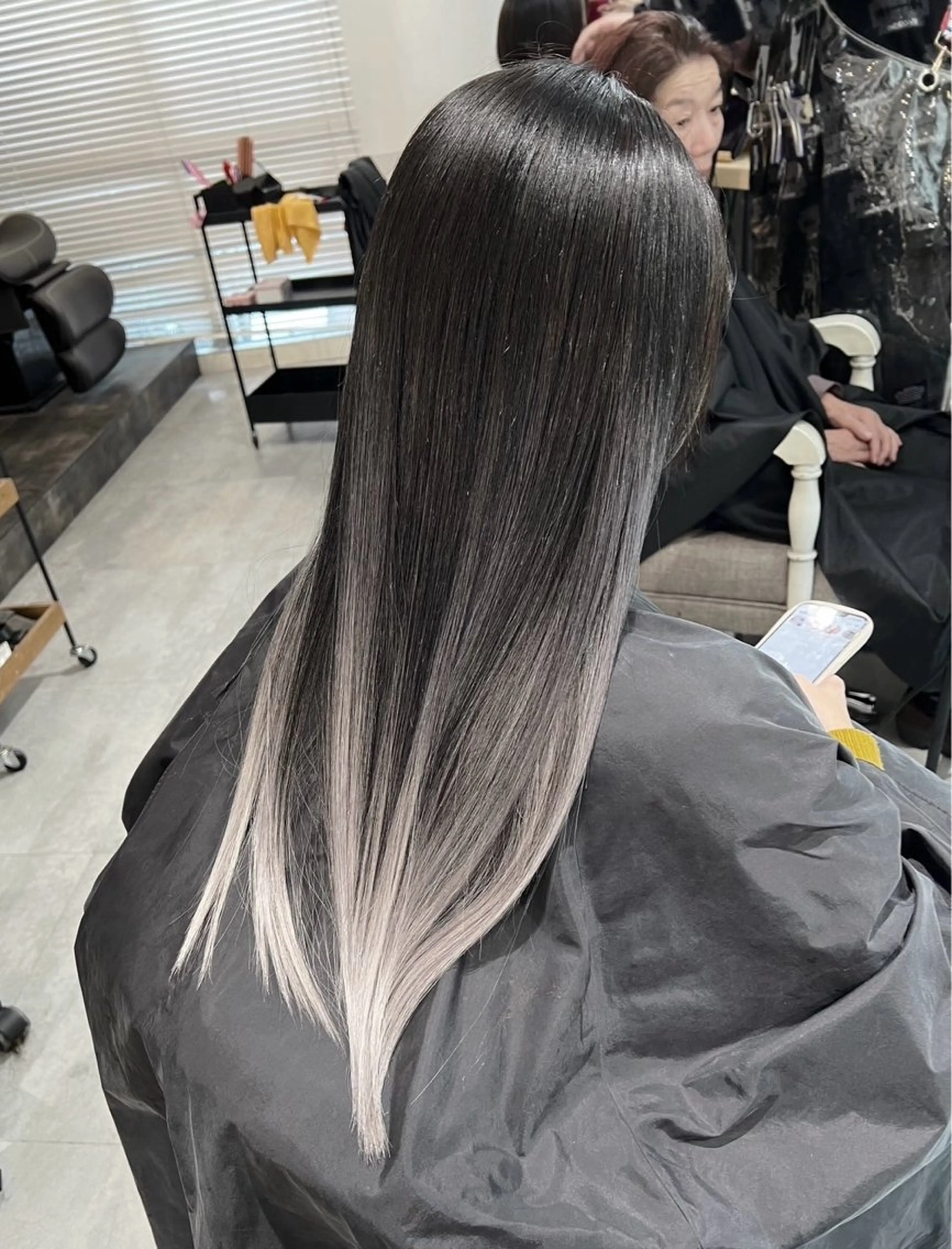 ロング カラー バレイヤージュ シルバー ホワイトシルバー レイヤーカット ヘアカラー トリートメント ROBIN所属・指名数No.1 /NAOYAのヘアスタイル